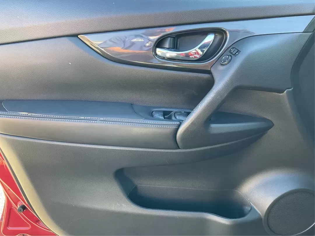 2017 Nissan Rogue SV (JN8AT2MV6HW) with an 2.5L I-4 DOHC engine, CVT transmission, located at 1230 East Main St, Xenia, OH, 45385, (937) 908-9800, 39.688026, -83.910172 - Are you searching for the perfect vehicle to enhance your daily adventures? Look no further! This 2017 Nissan Rogue SV is the ideal SUV for those who crave versatility and comfort, making it a fantastic choice for growing families, weekend warriors, and daily commuters alike. With its spacious inter - Photo#18