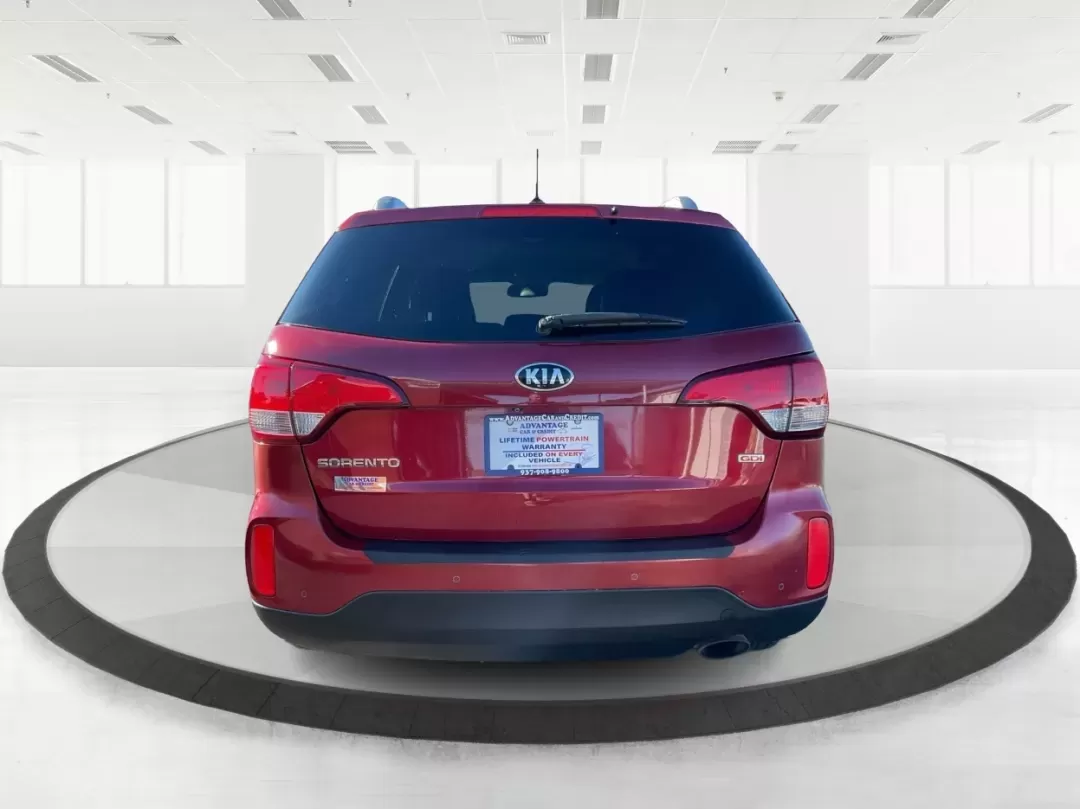 2015 Kia Sorento LX (5XYKTCA66FG) with an 2.4L I-4 gasoline direct injection engine, located at 4508 South Dixie Dr, Moraine, OH, 45439, (937) 908-9800, 39.689976, -84.218452 - **Adventure Awaits with the 2015 Kia Sorento LX from Advantage Car and Credit!**<br /> <br /> Are you ready to elevate your family outings or embark on unforgettable weekend adventures? Look no further than this stunning **2015 Kia Sorento LX**! With its striking Remington Red Metallic exterior and - Photo#3