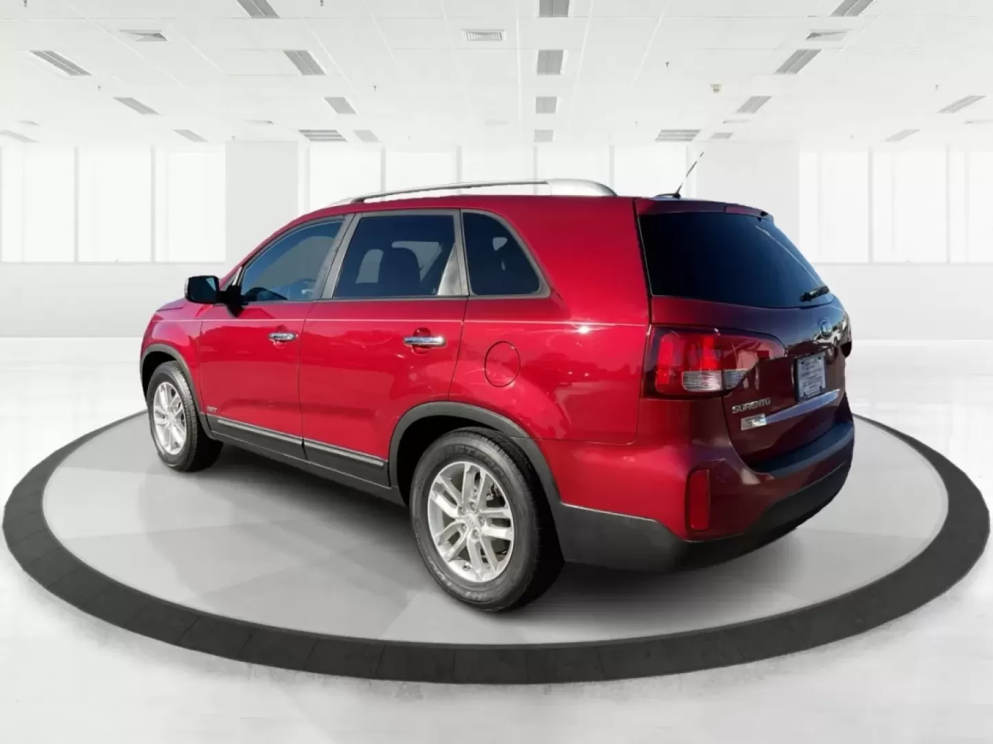 2015 Kia Sorento LX (5XYKTCA66FG) with an 2.4L I-4 gasoline direct injection engine, 6-Speed Automatic transmission, located at 1230 East Main St, Xenia, OH, 45385, (937) 908-9800, 39.688026, -83.910172 - **Adventure Awaits with the 2015 Kia Sorento LX from Advantage Car and Credit!**<br /> <br /> Are you ready to elevate your family outings or embark on unforgettable weekend adventures? Look no further than this stunning **2015 Kia Sorento LX**! With its striking Remington Red Metallic exterior and - Photo#4