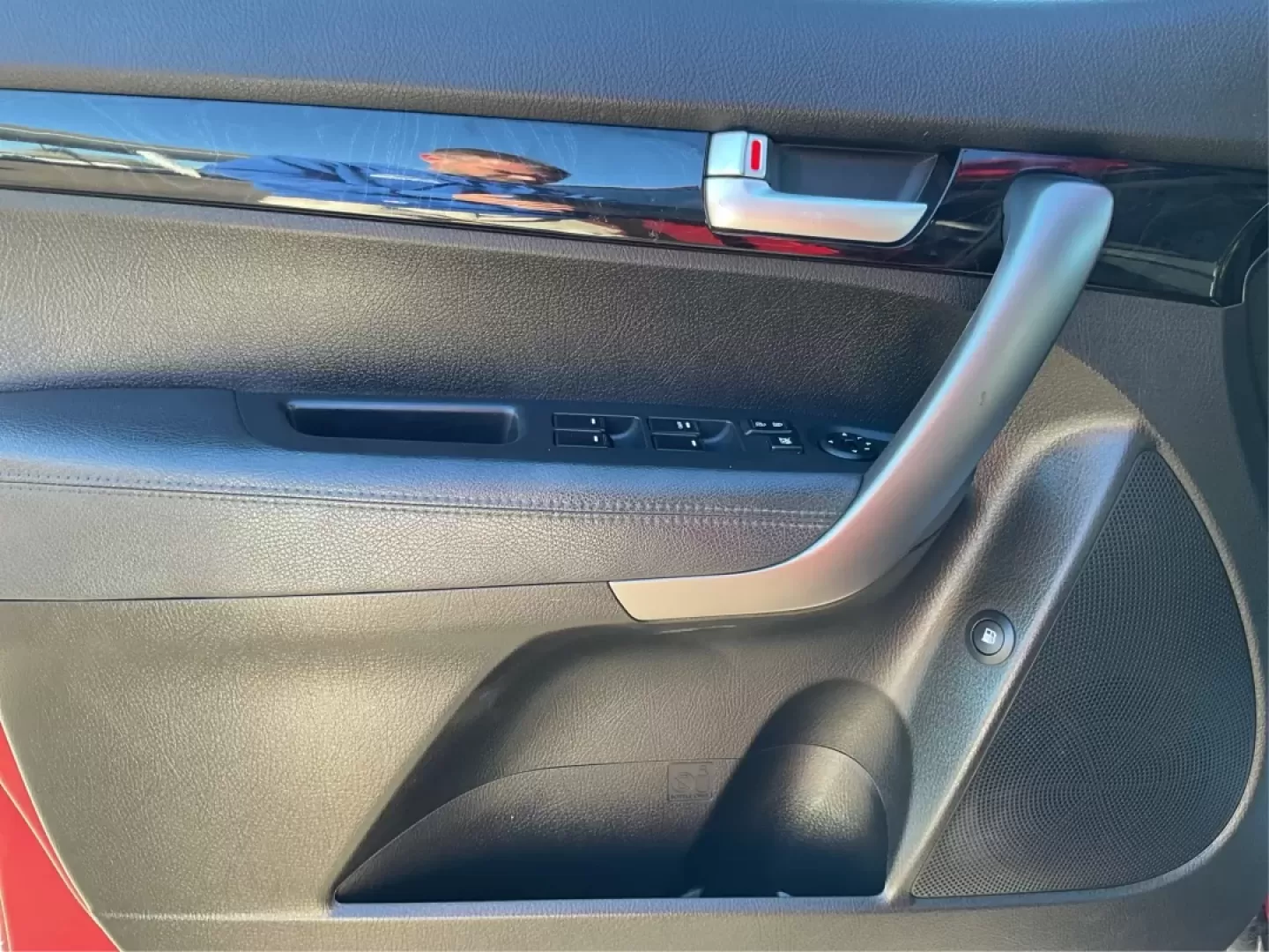 2015 Kia Sorento LX (5XYKTCA66FG) with an 2.4L I-4 gasoline direct injection engine, 6-Speed Automatic transmission, located at 1230 East Main St, Xenia, OH, 45385, (937) 908-9800, 39.688026, -83.910172 - **Adventure Awaits with the 2015 Kia Sorento LX from Advantage Car and Credit!**<br /> <br /> Are you ready to elevate your family outings or embark on unforgettable weekend adventures? Look no further than this stunning **2015 Kia Sorento LX**! With its striking Remington Red Metallic exterior and - Photo#17