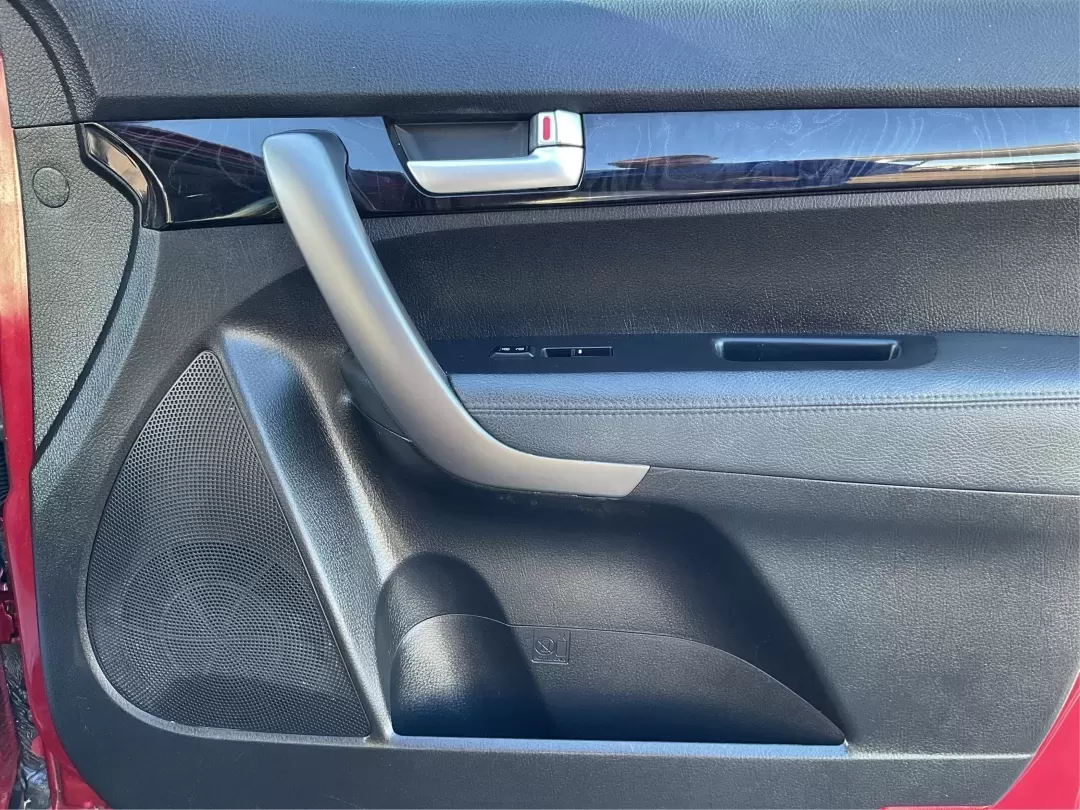 2015 Kia Sorento LX (5XYKTCA66FG) with an 2.4L I-4 gasoline direct injection engine, 6-Speed Automatic transmission, located at 1951 S Dayton Lakeview Rd., New Carlisle, OH, 45344, (937) 908-9800, 39.890999, -84.050255 - **Adventure Awaits with the 2015 Kia Sorento LX from Advantage Car and Credit!**<br /> <br /> Are you ready to elevate your family outings or embark on unforgettable weekend adventures? Look no further than this stunning **2015 Kia Sorento LX**! With its striking Remington Red Metallic exterior and - Photo#18