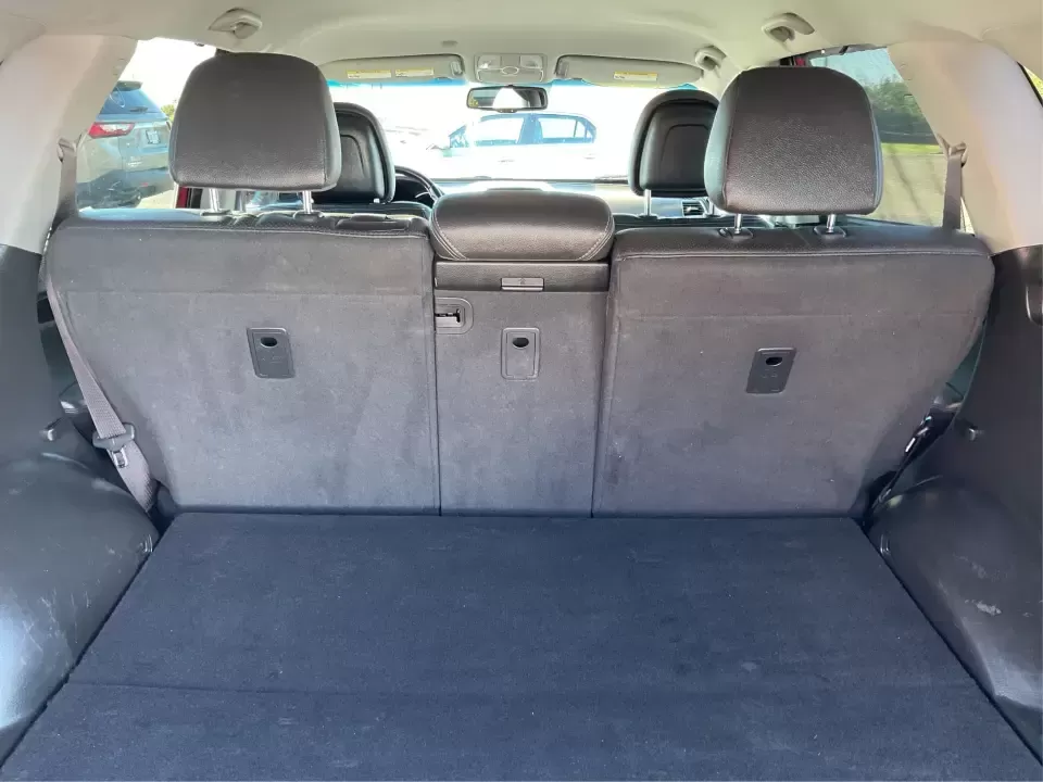 2015 Kia Sorento LX (5XYKTCA66FG) with an 2.4L I-4 gasoline direct injection engine, 6-Speed Automatic transmission, located at 8750 N County Rd 25A, Piqua, OH, 45356, (937) 908-9800, 40.164391, -84.232513 - **Adventure Awaits with the 2015 Kia Sorento LX from Advantage Car and Credit!**<br /> <br /> Are you ready to elevate your family outings or embark on unforgettable weekend adventures? Look no further than this stunning **2015 Kia Sorento LX**! With its striking Remington Red Metallic exterior and - Photo#12