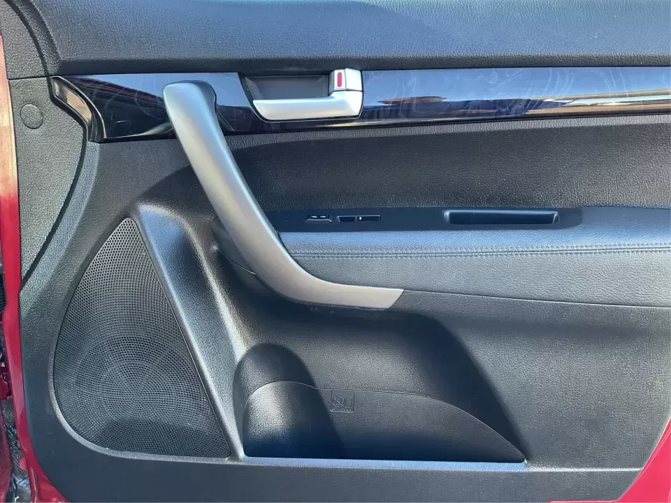 2015 Kia Sorento LX (5XYKTCA66FG) with an 2.4L I-4 gasoline direct injection engine, 6-Speed Automatic transmission, located at 8750 N County Rd 25A, Piqua, OH, 45356, (937) 908-9800, 40.164391, -84.232513 - **Adventure Awaits with the 2015 Kia Sorento LX from Advantage Car and Credit!**<br /> <br /> Are you ready to elevate your family outings or embark on unforgettable weekend adventures? Look no further than this stunning **2015 Kia Sorento LX**! With its striking Remington Red Metallic exterior and - Photo#18