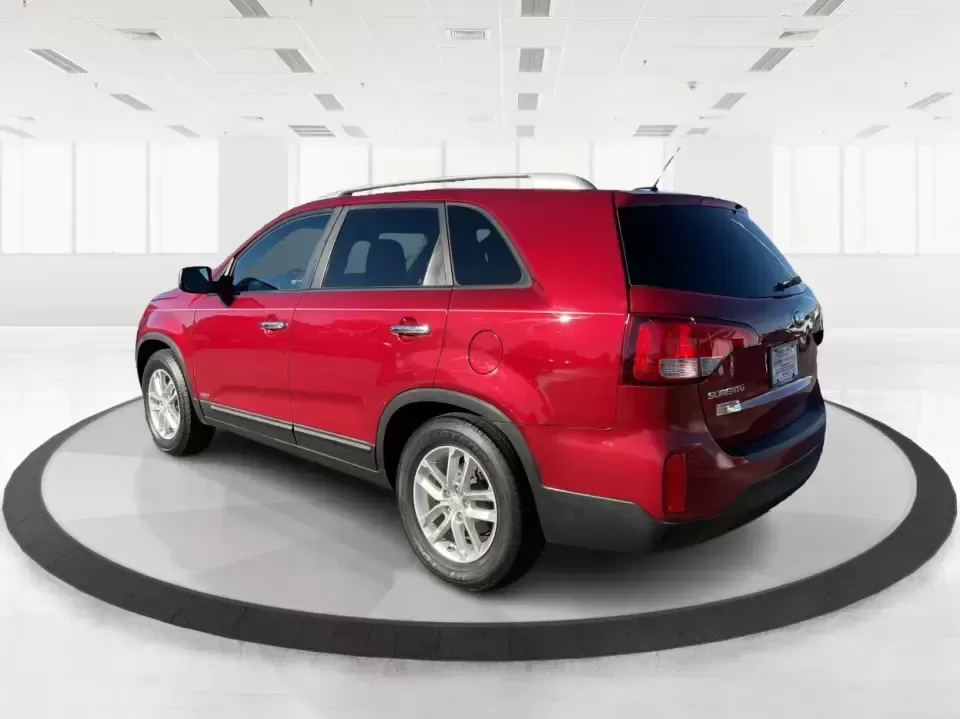 2015 Kia Sorento LX (5XYKTCA66FG) with an 2.4L I-4 gasoline direct injection engine, 6-Speed Automatic transmission, located at 4508 South Dixie Dr, Moraine, OH, 45439, (937) 908-9800, 39.689976, -84.218452 - **Adventure Awaits with the 2015 Kia Sorento LX from Advantage Car and Credit!**<br /> <br /> Are you ready to elevate your family outings or embark on unforgettable weekend adventures? Look no further than this stunning **2015 Kia Sorento LX**! With its striking Remington Red Metallic exterior and - Photo#4