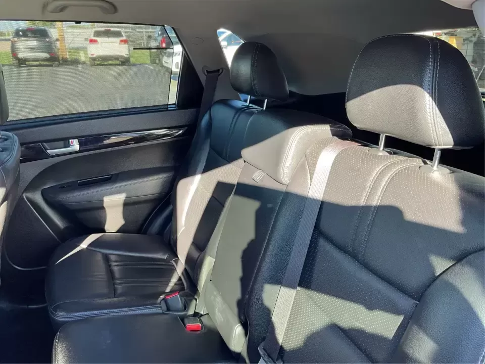 2015 Kia Sorento LX (5XYKTCA66FG) with an 2.4L I-4 gasoline direct injection engine, 6-Speed Automatic transmission, located at 4508 South Dixie Dr, Moraine, OH, 45439, (937) 908-9800, 39.689976, -84.218452 - **Adventure Awaits with the 2015 Kia Sorento LX from Advantage Car and Credit!**<br /> <br /> Are you ready to elevate your family outings or embark on unforgettable weekend adventures? Look no further than this stunning **2015 Kia Sorento LX**! With its striking Remington Red Metallic exterior and - Photo#10