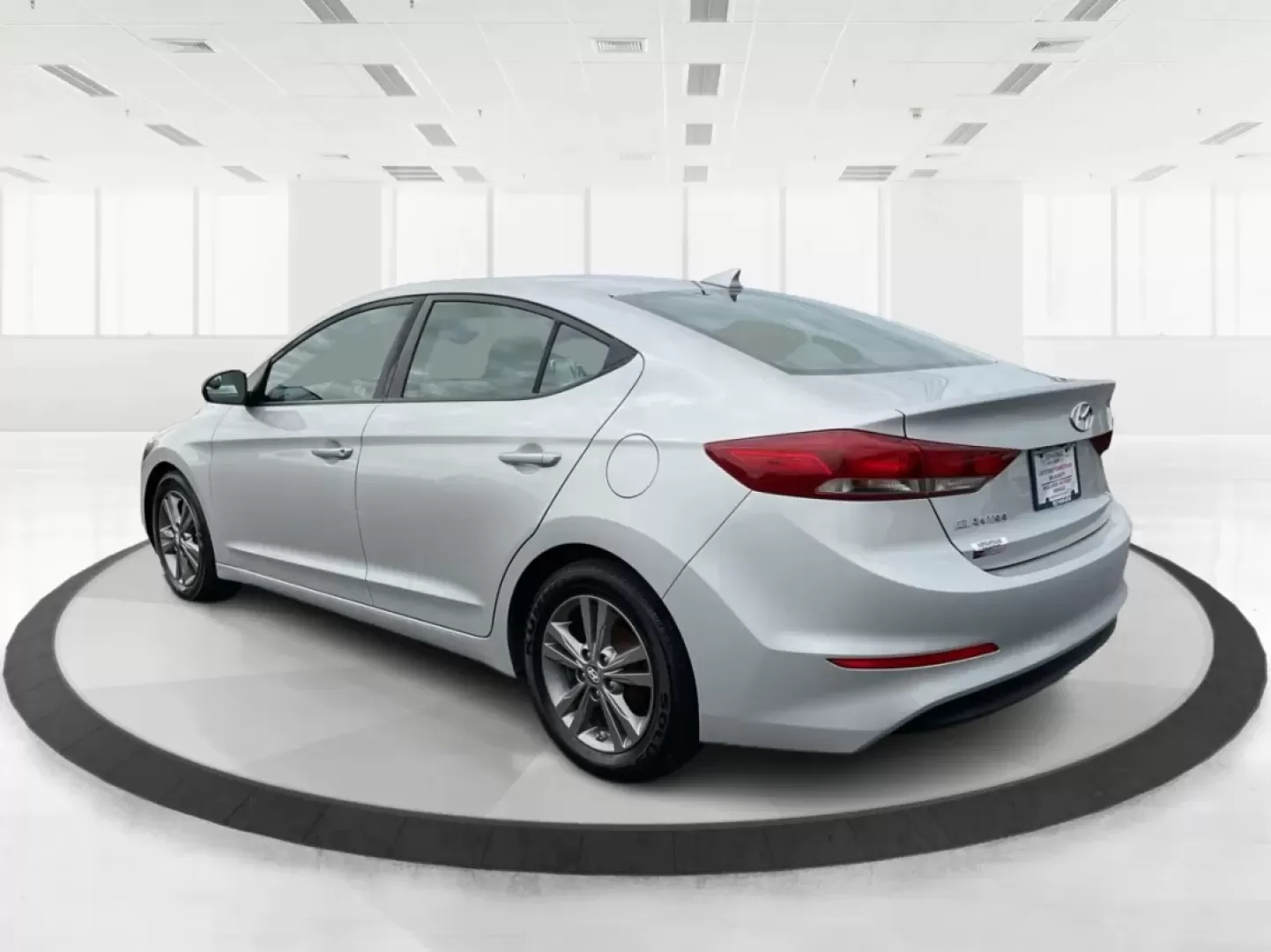 2017 Hyundai Elantra SE (5NPD84LF2HH) with an Nu 2L I-4 DOHC engine, located at 8750 N County Rd 25A, Piqua, OH, 45356, (937) 908-9800, 40.164391, -84.232513 - Discover your next adventure with the 2017 Hyundai Elantra SE, available now at Advantage Car and Credit - Piqua! This stylish sedan is perfect for budget-conscious buyers looking for a reliable vehicle that effortlessly blends comfort, performance, and technology. Whether you're commuting to work, - Photo#4