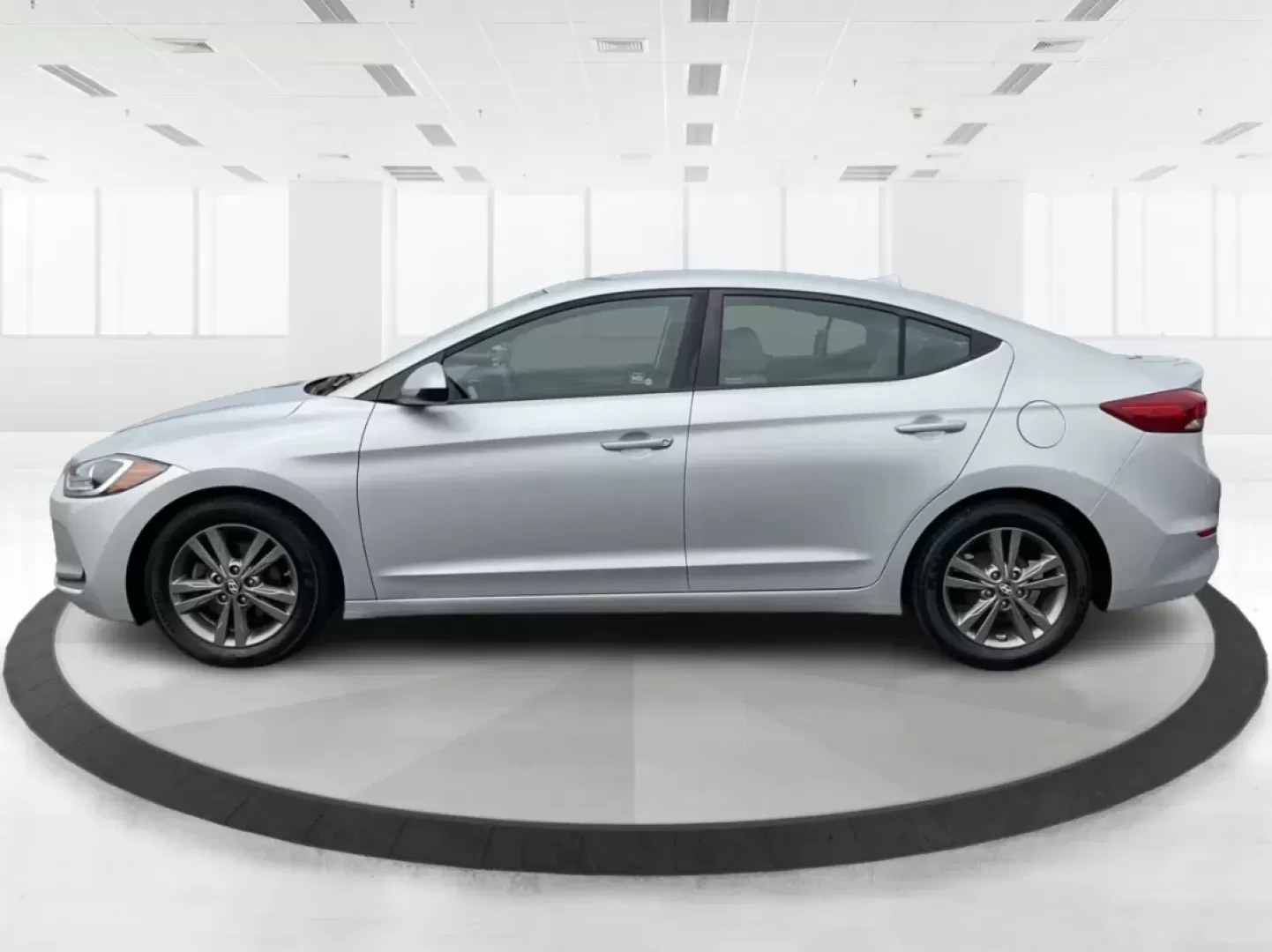 2017 Hyundai Elantra SE (5NPD84LF2HH) with an Nu 2L I-4 DOHC engine, located at 8750 N County Rd 25A, Piqua, OH, 45356, (937) 908-9800, 40.164391, -84.232513 - Discover your next adventure with the 2017 Hyundai Elantra SE, available now at Advantage Car and Credit - Piqua! This stylish sedan is perfect for budget-conscious buyers looking for a reliable vehicle that effortlessly blends comfort, performance, and technology. Whether you're commuting to work, - Photo#5