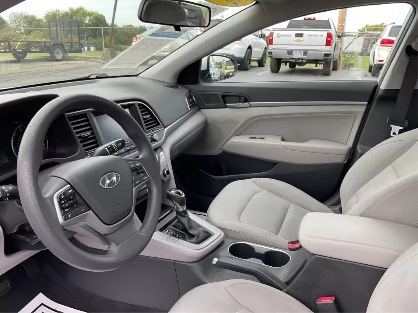 2017 Hyundai Elantra SE (5NPD84LF2HH) with an Nu 2L I-4 DOHC engine, located at 8750 N County Rd 25A, Piqua, OH, 45356, (937) 908-9800, 40.164391, -84.232513 - Discover your next adventure with the 2017 Hyundai Elantra SE, available now at Advantage Car and Credit - Piqua! This stylish sedan is perfect for budget-conscious buyers looking for a reliable vehicle that effortlessly blends comfort, performance, and technology. Whether you're commuting to work, - Photo#9