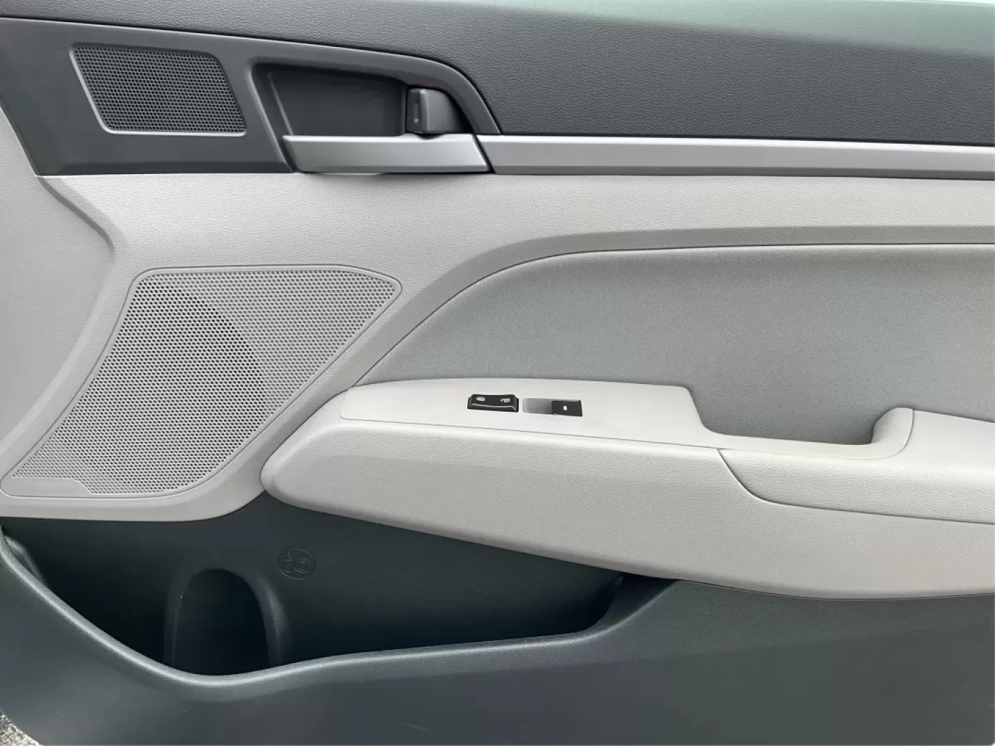 2017 Hyundai Elantra SE (5NPD84LF2HH) with an Nu 2L I-4 DOHC engine, located at 8750 N County Rd 25A, Piqua, OH, 45356, (937) 908-9800, 40.164391, -84.232513 - Discover your next adventure with the 2017 Hyundai Elantra SE, available now at Advantage Car and Credit - Piqua! This stylish sedan is perfect for budget-conscious buyers looking for a reliable vehicle that effortlessly blends comfort, performance, and technology. Whether you're commuting to work, - Photo#18