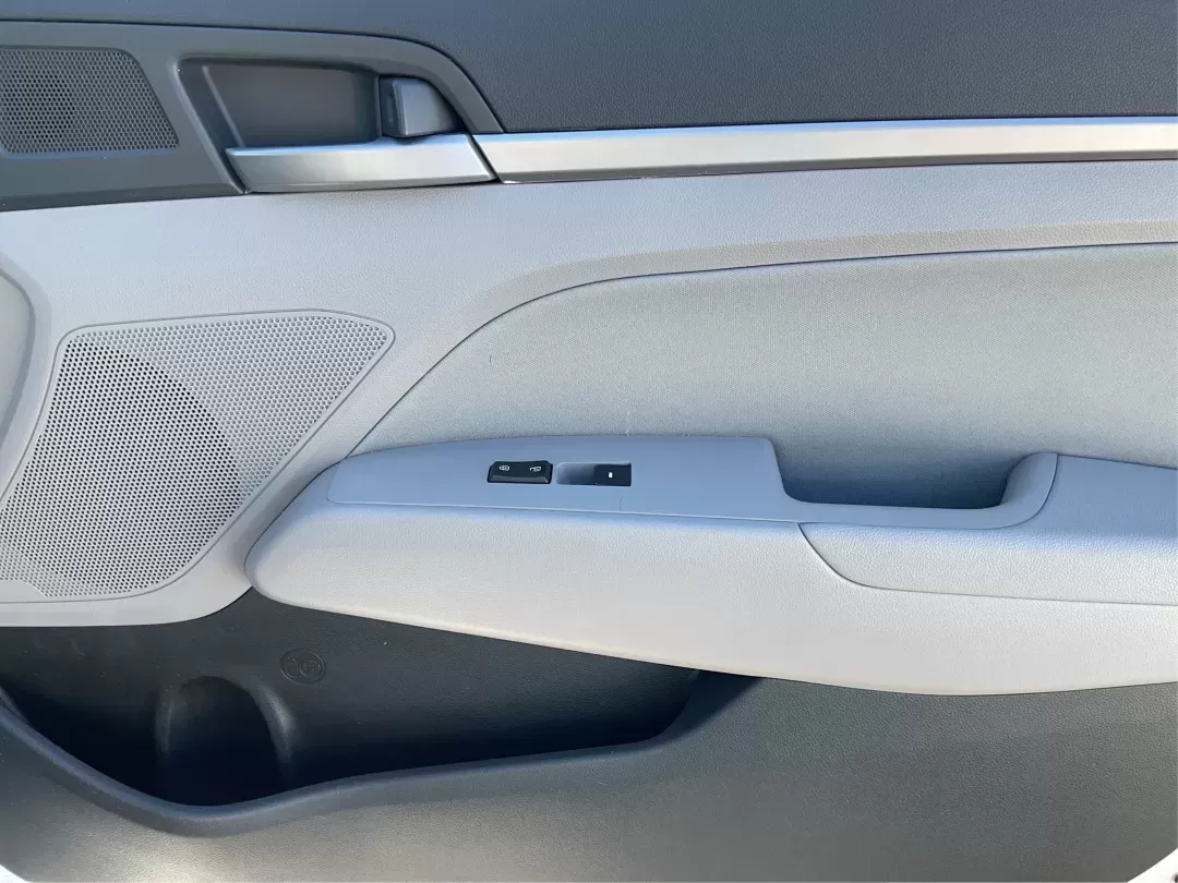 2017 Hyundai Elantra SE (5NPD84LF2HH) with an Nu 2L I-4 DOHC engine, 6A transmission, located at 1230 East Main St, Xenia, OH, 45385, (937) 908-9800, 39.688026, -83.910172 - Discover your next adventure with the 2017 Hyundai Elantra SE, available now at Advantage Car and Credit - Piqua! This stylish sedan is perfect for budget-conscious buyers looking for a reliable vehicle that effortlessly blends comfort, performance, and technology. Whether you're commuting to work, - Photo#18