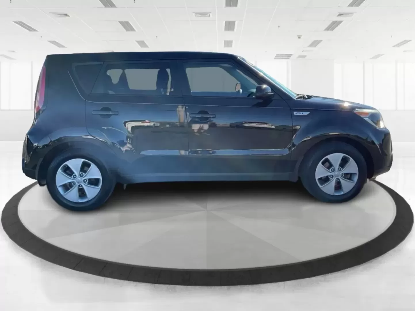 2015 Kia Soul Base (KNDJN2A22F7) with an 1.6L L4 DOHC 16V engine, Auto transmission, located at 1230 East Main St, Xenia, OH, 45385, (937) 908-9800, 39.688026, -83.910172 - Discover a new level of convenience and versatility with the 2015 Kia Soul, the perfect vehicle for those balancing a busy lifestyle in Vandalia, OH. Whether you're a growing family looking for a spacious ride, a commuter needing dependability for long drives, or someone seeking low-maintenance vehi - Photo#1