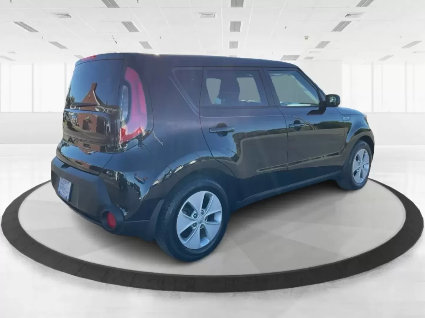 2015 Kia Soul Base (KNDJN2A22F7) with an 1.6L L4 DOHC 16V engine, Auto transmission, located at 1230 East Main St, Xenia, OH, 45385, (937) 908-9800, 39.688026, -83.910172 - Discover a new level of convenience and versatility with the 2015 Kia Soul, the perfect vehicle for those balancing a busy lifestyle in Vandalia, OH. Whether you're a growing family looking for a spacious ride, a commuter needing dependability for long drives, or someone seeking low-maintenance vehi - Photo#2
