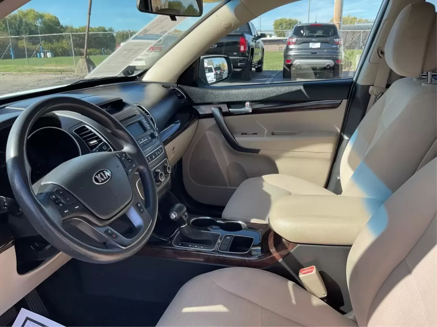 2015 Kia Sorento LX (5XYKTCA66FG) with an 2.4L I-4 gasoline direct injection engine, located at 1230 East Main St, Xenia, OH, 45385, (937) 908-9800, 39.688026, -83.910172 - Are you ready to elevate your family adventures or conquer your daily commutes? The 2015 Kia Sorento LX is the perfect companion for anyone seeking versatility, reliability, and comfort on the road. With ample space for growing families or weekend getaways, this SUV is designed to adapt to your life - Photo#9