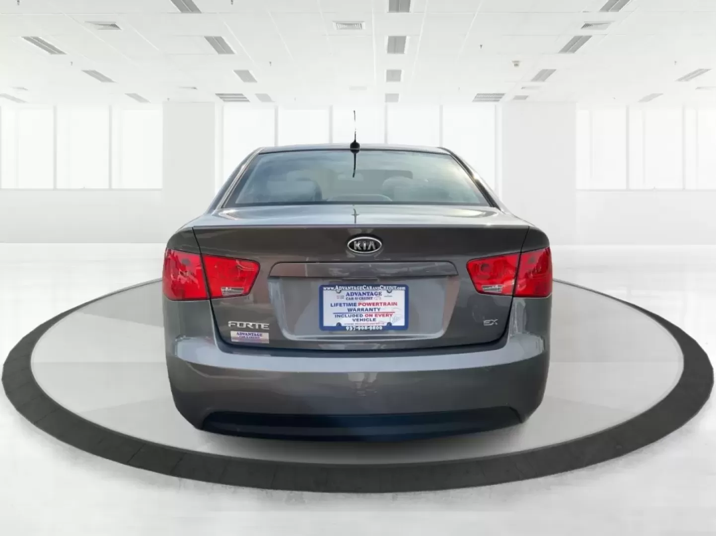 2013 Kia Forte EX (KNAFU4A27D5) with an 2L I-4 DOHC engine, located at 1230 East Main St, Xenia, OH, 45385, (937) 908-9800, 39.688026, -83.910172 - Are you searching for the perfect vehicle that seamlessly blends comfort, reliability, and affordability? Look no further than the 2013 Kia Forte EX, available now at Advantage Car and Credit in Xenia, OH. This stylish sedan is ideal for both daily commutes and weekend getaways, making it perfect fo - Photo#3