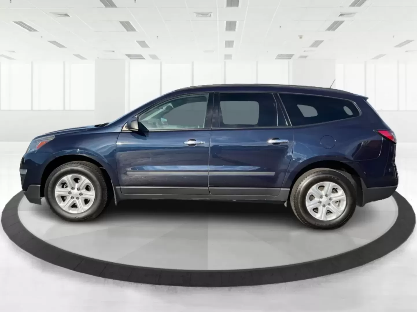 2017 Chevrolet Traverse LS (1GNKVFKD4HJ) with an 3.6L V-6 gasoline direct injection engine, located at 8750 N County Rd 25A, Piqua, OH, 45356, (937) 908-9800, 40.164391, -84.232513 - Experience the perfect blend of style and functionality with the 2017 Chevrolet Traverse LS, available at Advantage Car and Credit - Piqua. This versatile SUV is tailored for families on the go, weekend adventurers, or anyone seeking a reliable vehicle to navigate life's journeys. With spacious seat - Photo#5