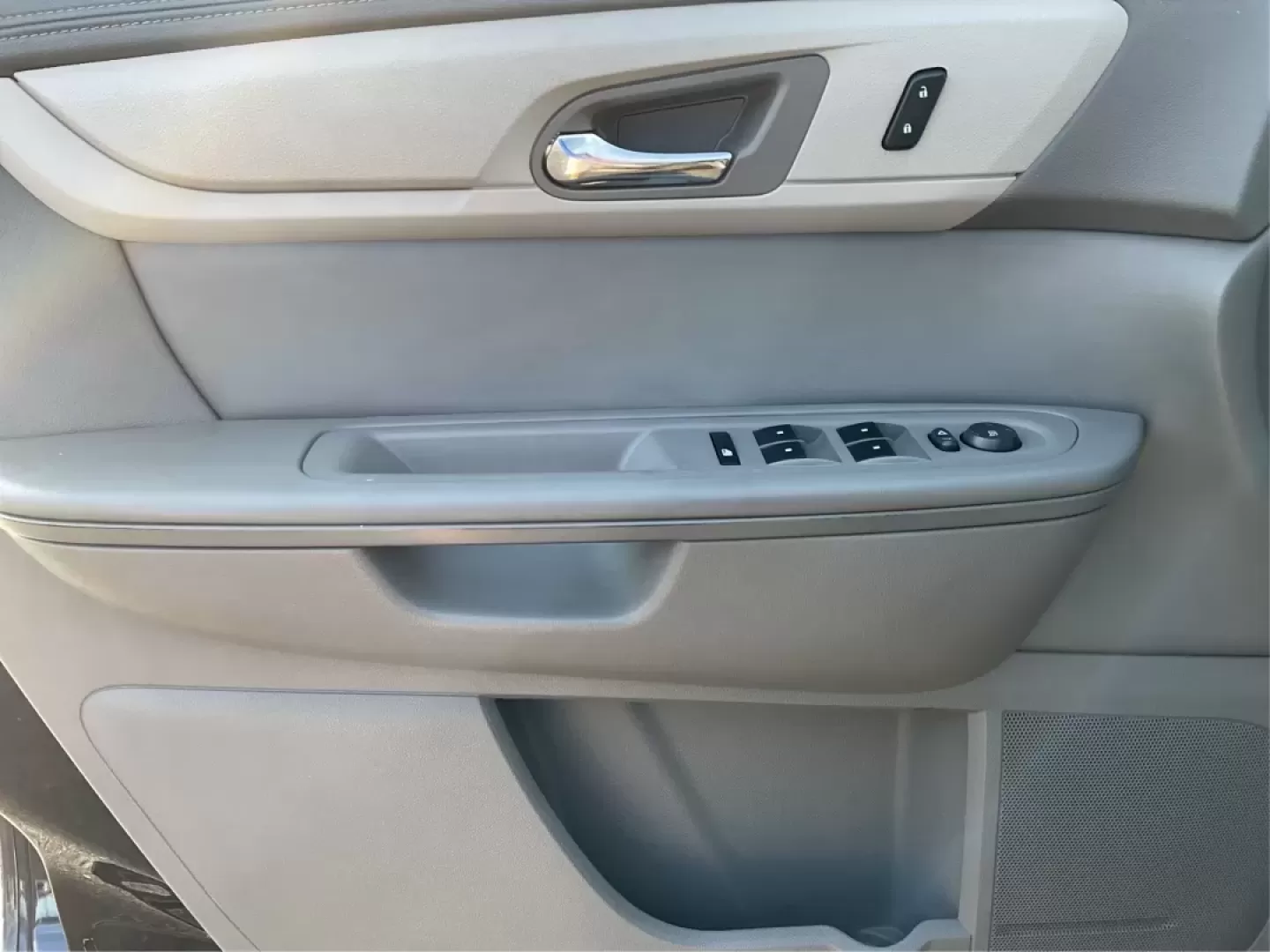 2017 Chevrolet Traverse LS (1GNKVFKD4HJ) with an 3.6L V-6 gasoline direct injection engine, located at 8750 N County Rd 25A, Piqua, OH, 45356, (937) 908-9800, 40.164391, -84.232513 - Experience the perfect blend of style and functionality with the 2017 Chevrolet Traverse LS, available at Advantage Car and Credit - Piqua. This versatile SUV is tailored for families on the go, weekend adventurers, or anyone seeking a reliable vehicle to navigate life's journeys. With spacious seat - Photo#19