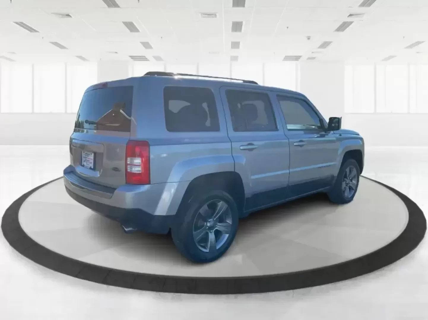 2016 Jeep Patriot Sport SE (1C4NJPBA0GD) with an 2L I-4 DOHC engine, Automatic transmission, located at 4508 South Dixie Dr, Moraine, OH, 45439, (937) 908-9800, 39.689976, -84.218452 - **Explore Adventure with the 2016 Jeep Patriot Sport SE Your Next Road Trip Awaits!**<br /> <br /> When it comes to memorable road trips or weekend getaways, having the right vehicle can make all the difference. The **2016 Jeep Patriot Sport SE** is designed for those who crave the thrill of advent - Photo#2