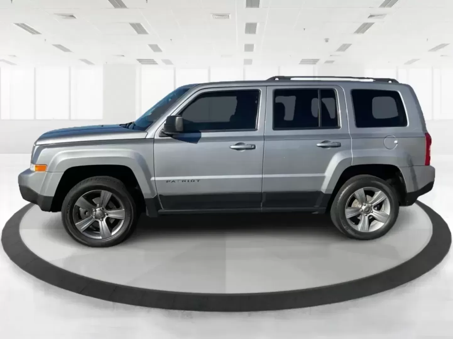 2016 Jeep Patriot Sport SE (1C4NJPBA0GD) with an 2L I-4 DOHC engine, Automatic transmission, located at 4508 South Dixie Dr, Moraine, OH, 45439, (937) 908-9800, 39.689976, -84.218452 - **Explore Adventure with the 2016 Jeep Patriot Sport SE Your Next Road Trip Awaits!**<br /> <br /> When it comes to memorable road trips or weekend getaways, having the right vehicle can make all the difference. The **2016 Jeep Patriot Sport SE** is designed for those who crave the thrill of advent - Photo#5