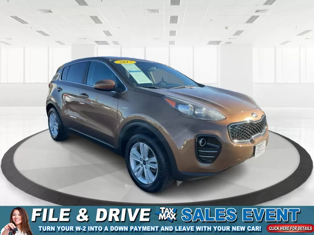 2017 Kia Sportage LX (KNDPMCAC2H7) with an Theta II 2.4L I-4 gasoline direct injection engine, located at 1230 East Main St, Xenia, OH, 45385, (937) 908-9800, 39.688026, -83.910172 - **Discover Your Next Adventure with the 2017 Kia Sportage LX at Advantage Car and Credit Riverside!**<br /> <br /> Looking for a reliable vehicle that perfectly balances comfort, style, and performance for your next family road trip or daily commute? The 2017 Kia Sportage LX is more than just a cro - Photo#0