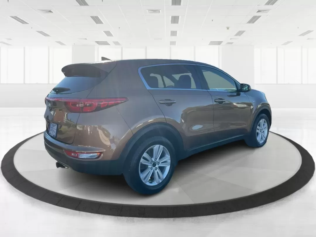 2017 Kia Sportage LX (KNDPMCAC2H7) with an Theta II 2.4L I-4 gasoline direct injection engine, located at 1230 East Main St, Xenia, OH, 45385, (937) 908-9800, 39.688026, -83.910172 - **Discover Your Next Adventure with the 2017 Kia Sportage LX at Advantage Car and Credit Riverside!**<br /> <br /> Looking for a reliable vehicle that perfectly balances comfort, style, and performance for your next family road trip or daily commute? The 2017 Kia Sportage LX is more than just a cro - Photo#2