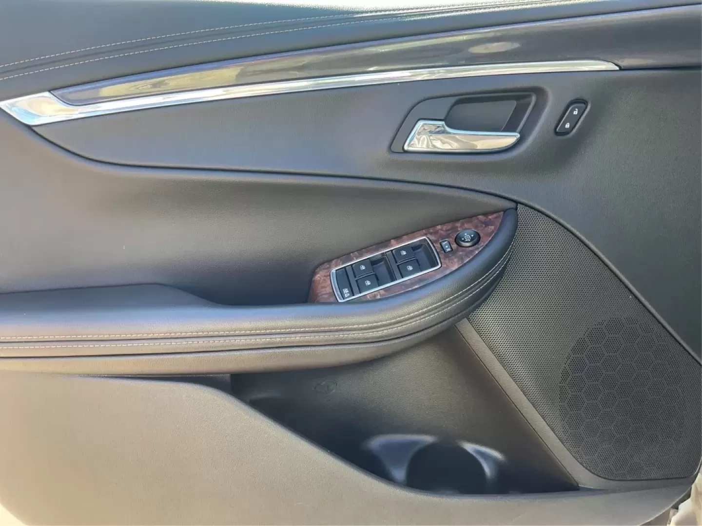 2014 Chevrolet Impala 1LT (1G1115SL8EU) with an ECOTEC 2.5L I-4 gasoline direct injection engine, located at 1951 S Dayton Lakeview Rd., New Carlisle, OH, 45344, (937) 908-9800, 39.890999, -84.050255 - Experience the ultimate in comfort, style, and performance with this **2014 Chevrolet Impala 1LT**, available now at **Advantage Car and Credit - Xenia**, your premier buy here pay here dealership located at **1230 East Main St, Xenia, OH 45385**. This sleek sedan is perfect for busy professionals c - Photo#18