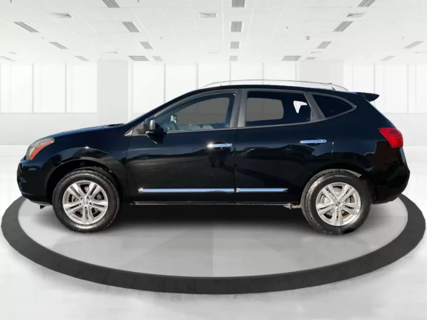 2015 Nissan Rogue S (JN8AS5MV2FW) with an 2.5L I-4 DOHC engine, located at 401 Woodman Dr, Riverside, OH, 45431, (937) 908-9800, 39.760899, -84.123421 - Are you ready to elevate your daily commute or embark on spontaneous weekend getaways? The 2015 Nissan Rogue, available at Advantage Car and Credit in Troy, OH, is the perfect SUV for those who crave versatility and style. With its all-wheel drive and spacious interior, this vehicle is not just a mo - Photo#5
