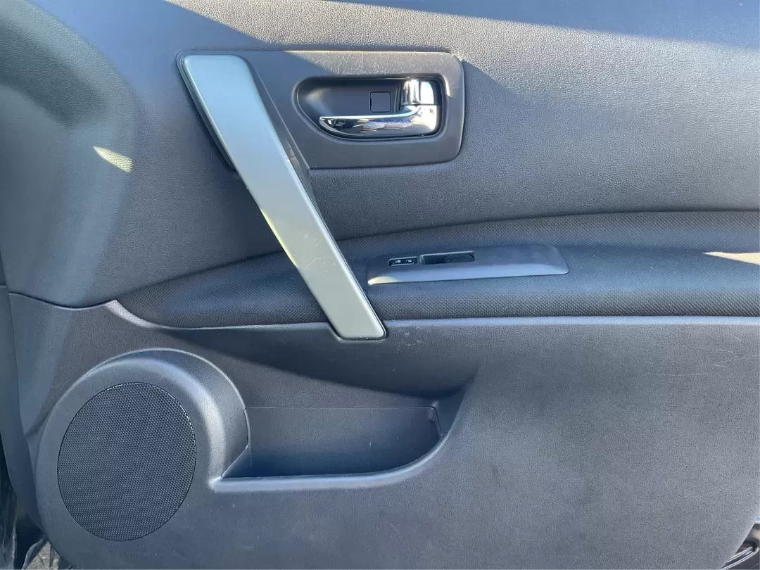 2015 Nissan Rogue S (JN8AS5MV2FW) with an 2.5L I-4 DOHC engine, located at 1184 Kauffman Ave, Fairborn, OH, 45324, (937) 908-9800, 39.807072, -84.030914 - Are you ready to elevate your daily commute or embark on spontaneous weekend getaways? The 2015 Nissan Rogue, available at Advantage Car and Credit in Troy, OH, is the perfect SUV for those who crave versatility and style. With its all-wheel drive and spacious interior, this vehicle is not just a mo - Photo#18