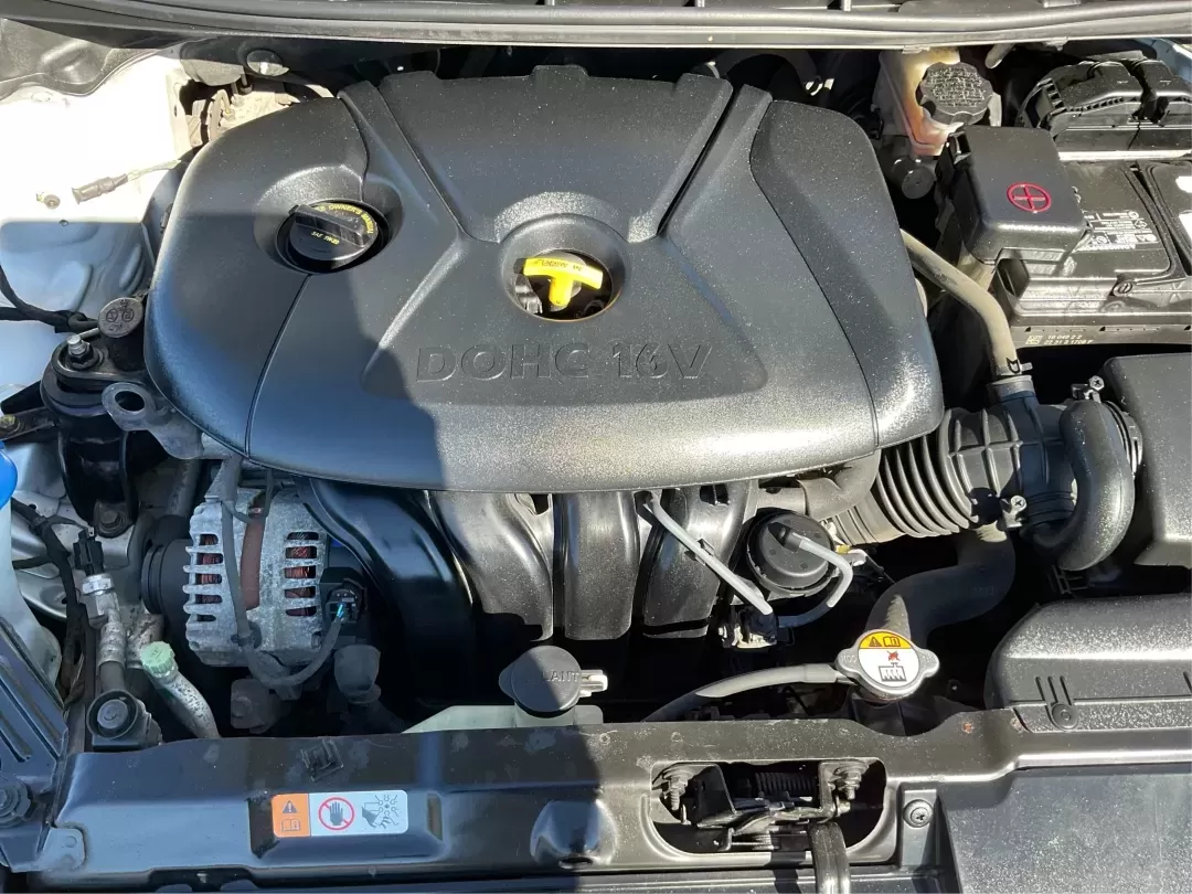 2014 Hyundai Elantra SE (KMHDH4AE8EU) with an Nu 1.8L I-4 DOHC engine, located at 4508 South Dixie Dr, Moraine, OH, 45439, (937) 908-9800, 39.689976, -84.218452 - Experience the freedom of the open road with the perfect blend of comfort and style in this stunning 2014 Hyundai Elantra SE! Whether you're commuting to work, running errands, or embarking on weekend adventures, this sedan is designed to elevate your driving experience. Located at Advantage Car and - Photo#11