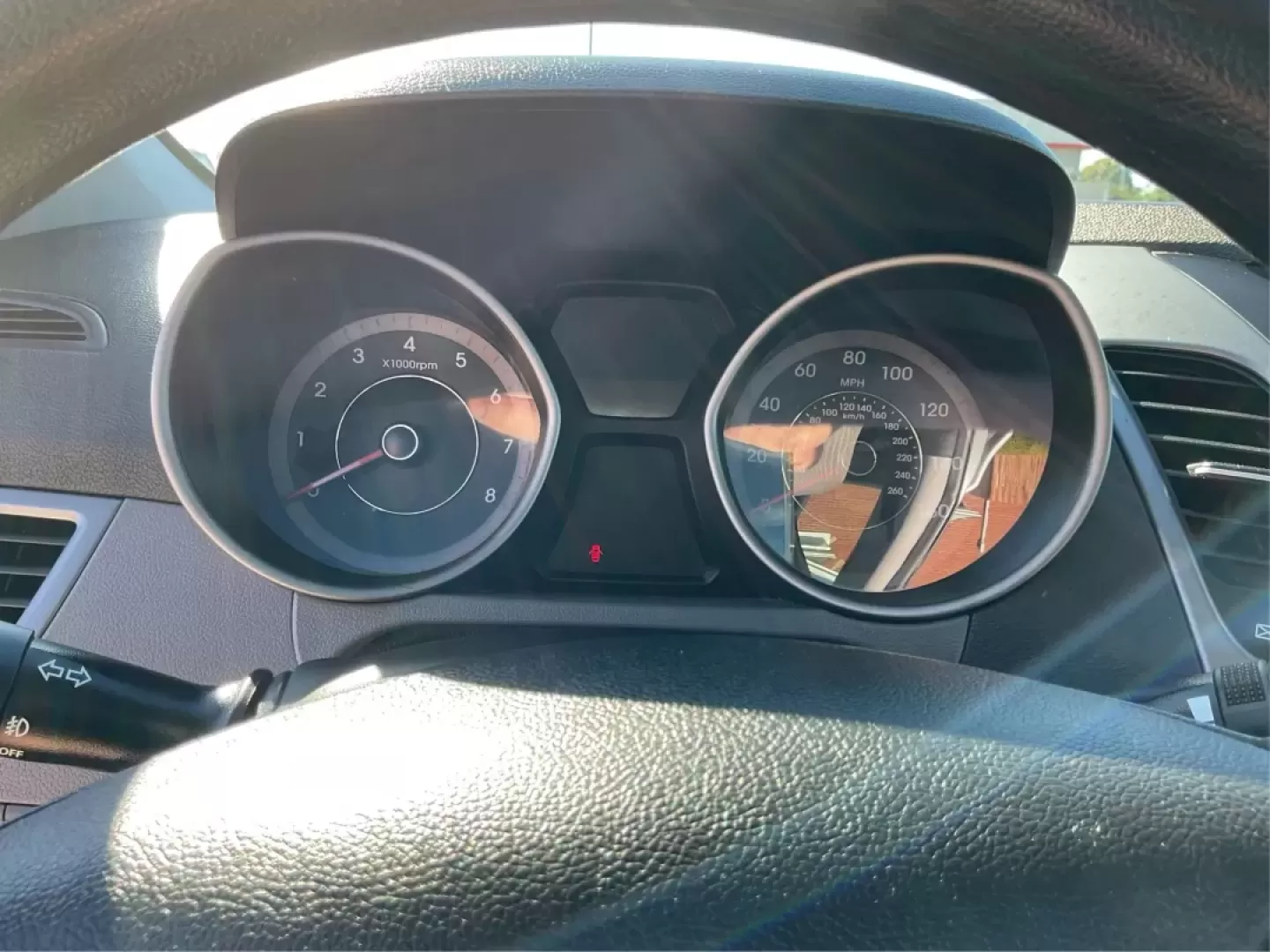 2014 Hyundai Elantra SE (KMHDH4AE8EU) with an Nu 1.8L I-4 DOHC engine, located at 4508 South Dixie Dr, Moraine, OH, 45439, (937) 908-9800, 39.689976, -84.218452 - Experience the freedom of the open road with the perfect blend of comfort and style in this stunning 2014 Hyundai Elantra SE! Whether you're commuting to work, running errands, or embarking on weekend adventures, this sedan is designed to elevate your driving experience. Located at Advantage Car and - Photo#15