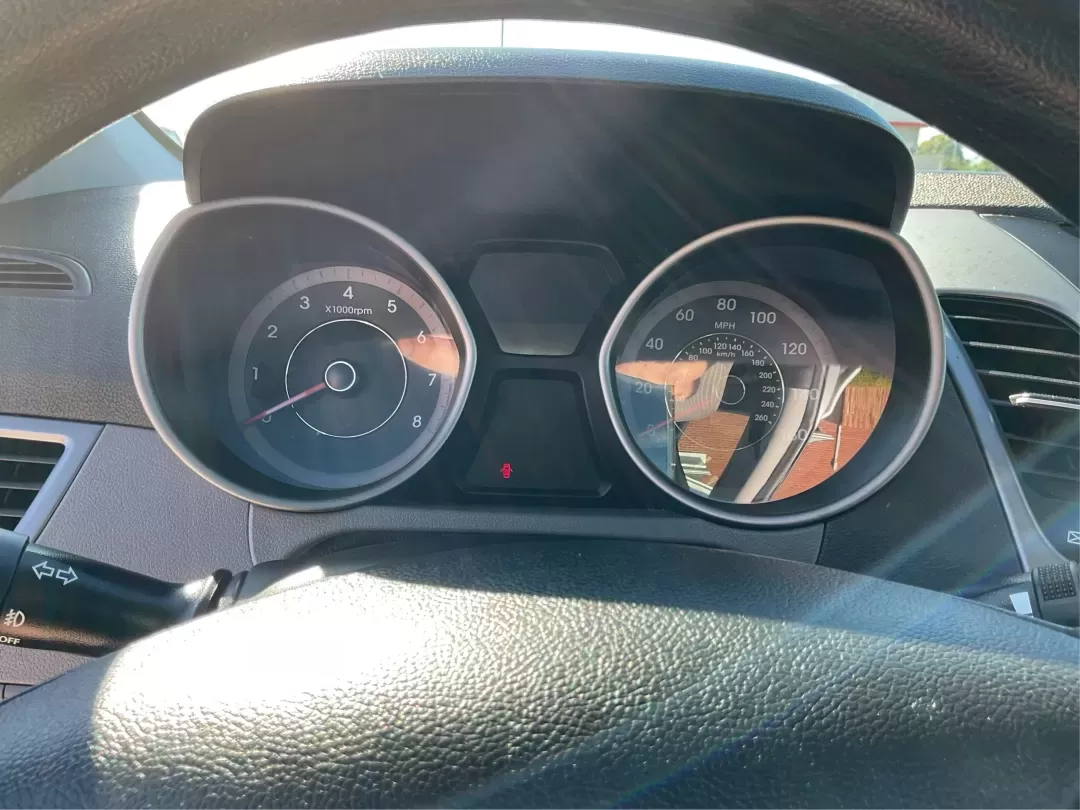 2014 Hyundai Elantra SE (KMHDH4AE8EU) with an Nu 1.8L I-4 DOHC engine, located at 4508 South Dixie Dr, Moraine, OH, 45439, (937) 908-9800, 39.689976, -84.218452 - Experience the freedom of the open road with the perfect blend of comfort and style in this stunning 2014 Hyundai Elantra SE! Whether you're commuting to work, running errands, or embarking on weekend adventures, this sedan is designed to elevate your driving experience. Located at Advantage Car and - Photo#15