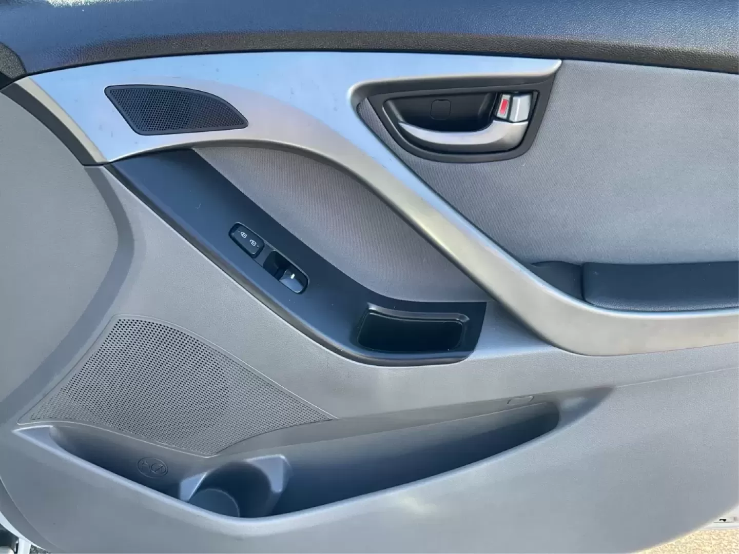 2014 Hyundai Elantra SE (KMHDH4AE8EU) with an Nu 1.8L I-4 DOHC engine, located at 4508 South Dixie Dr, Moraine, OH, 45439, (937) 908-9800, 39.689976, -84.218452 - Experience the freedom of the open road with the perfect blend of comfort and style in this stunning 2014 Hyundai Elantra SE! Whether you're commuting to work, running errands, or embarking on weekend adventures, this sedan is designed to elevate your driving experience. Located at Advantage Car and - Photo#18