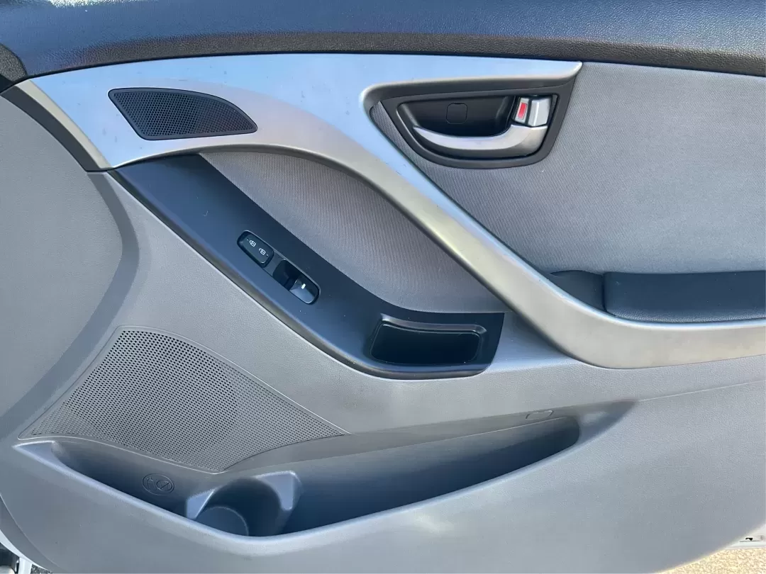 2014 Hyundai Elantra SE (KMHDH4AE8EU) with an Nu 1.8L I-4 DOHC engine, located at 4508 South Dixie Dr, Moraine, OH, 45439, (937) 908-9800, 39.689976, -84.218452 - Experience the freedom of the open road with the perfect blend of comfort and style in this stunning 2014 Hyundai Elantra SE! Whether you're commuting to work, running errands, or embarking on weekend adventures, this sedan is designed to elevate your driving experience. Located at Advantage Car and - Photo#18