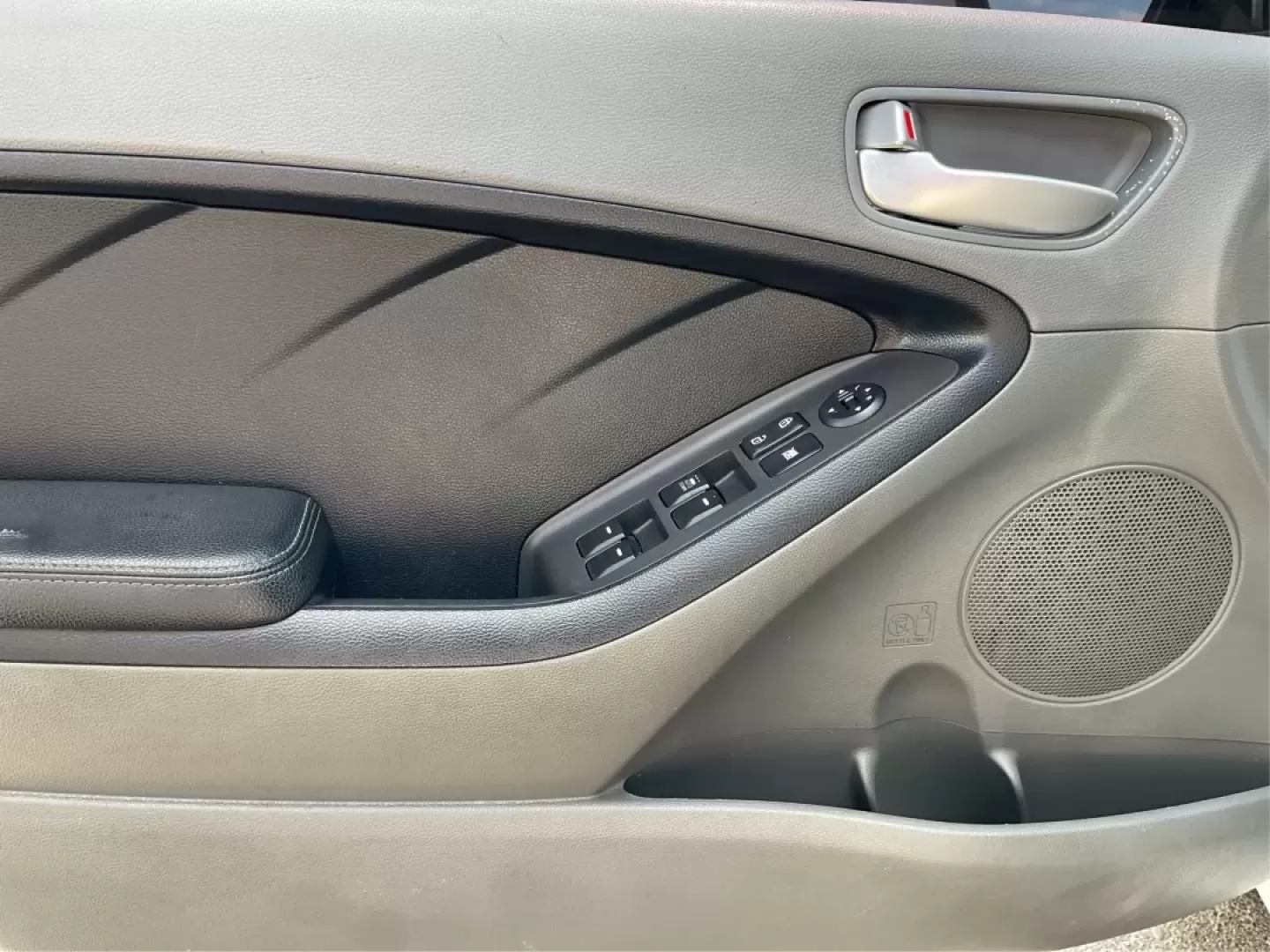 2018 Kia Forte LX (3KPFK4A73JE) with an 2L I-4 DOHC engine, located at 8750 N County Rd 25A, Piqua, OH, 45356, (937) 908-9800, 40.164391, -84.232513 - Discover a world of convenience and comfort with the 2018 Kia Forte LX, an ideal sedan for budget-conscious buyers and those seeking reliable transportation in Piqua, OH. Whether you're navigating the bustling streets of downtown or taking a scenic drive along the Great Miami River, this versatile v - Photo#17