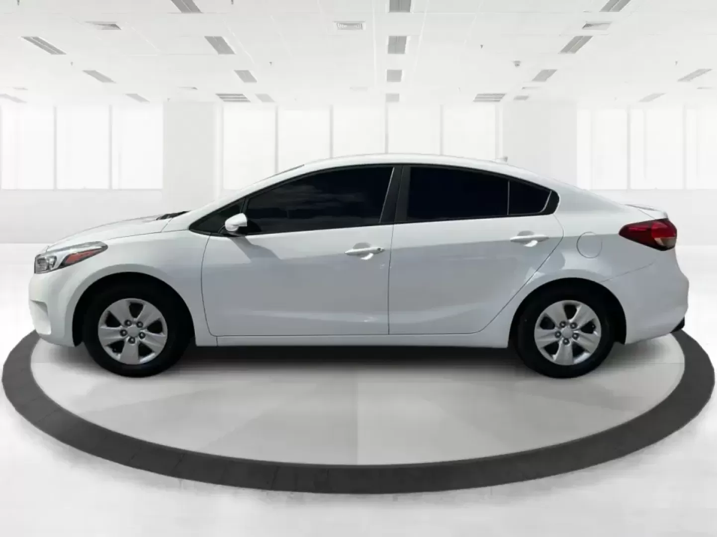 2018 Kia Forte LX (3KPFK4A73JE) with an 2L I-4 DOHC engine, 6M transmission, located at 1230 East Main St, Xenia, OH, 45385, (937) 908-9800, 39.688026, -83.910172 - Discover a world of convenience and comfort with the 2018 Kia Forte LX, an ideal sedan for budget-conscious buyers and those seeking reliable transportation in Piqua, OH. Whether you're navigating the bustling streets of downtown or taking a scenic drive along the Great Miami River, this versatile v - Photo#5