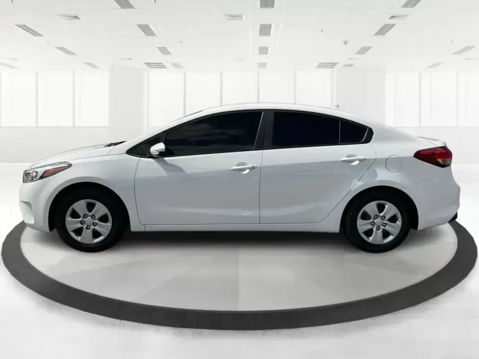 2018 Kia Forte LX (3KPFK4A73JE) with an 2L I-4 DOHC engine, 6M transmission, located at 1230 East Main St, Xenia, OH, 45385, (937) 908-9800, 39.688026, -83.910172 - Discover a world of convenience and comfort with the 2018 Kia Forte LX, an ideal sedan for budget-conscious buyers and those seeking reliable transportation in Piqua, OH. Whether you're navigating the bustling streets of downtown or taking a scenic drive along the Great Miami River, this versatile v - Photo#5