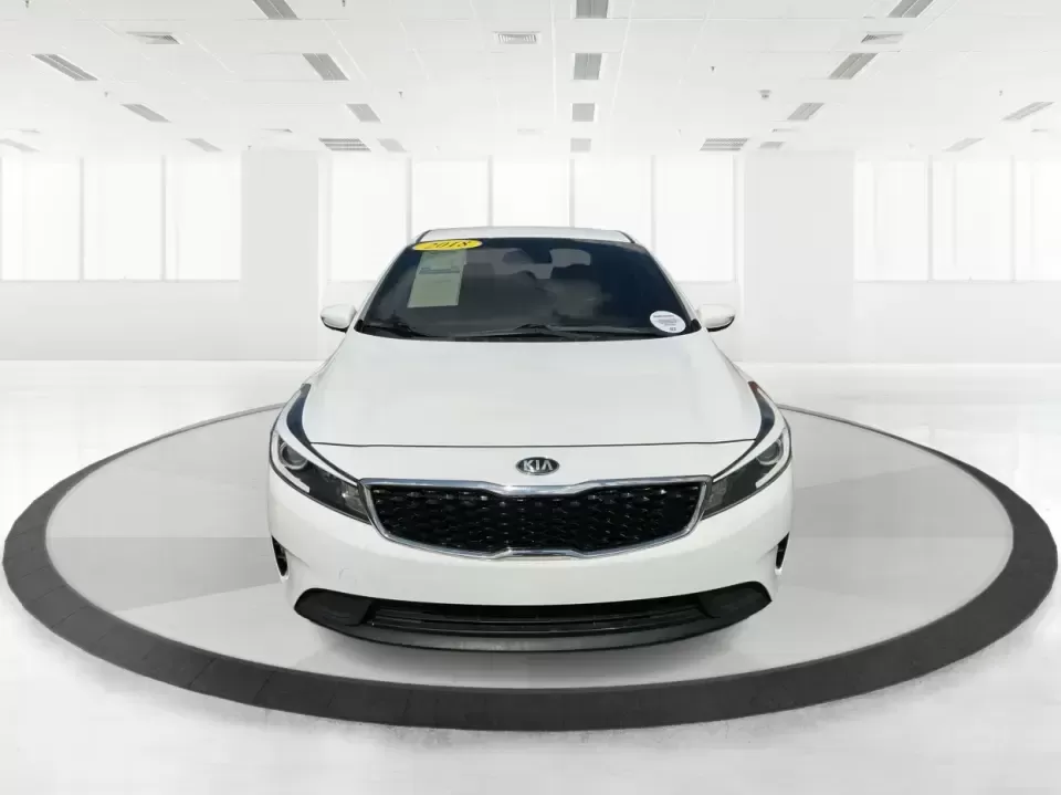 2018 Kia Forte LX (3KPFK4A73JE) with an 2L I-4 DOHC engine, 6M transmission, located at 1230 East Main St, Xenia, OH, 45385, (937) 908-9800, 39.688026, -83.910172 - Discover a world of convenience and comfort with the 2018 Kia Forte LX, an ideal sedan for budget-conscious buyers and those seeking reliable transportation in Piqua, OH. Whether you're navigating the bustling streets of downtown or taking a scenic drive along the Great Miami River, this versatile v - Photo#7