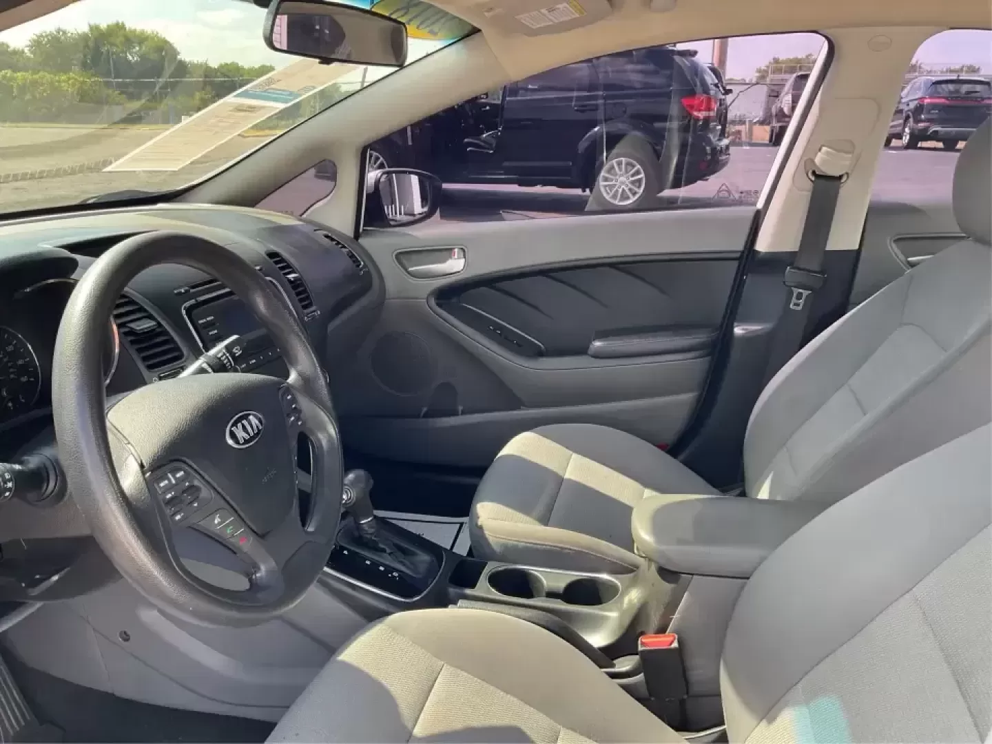 2018 Kia Forte LX (3KPFK4A73JE) with an 2L I-4 DOHC engine, 6M transmission, located at 1230 East Main St, Xenia, OH, 45385, (937) 908-9800, 39.688026, -83.910172 - Discover a world of convenience and comfort with the 2018 Kia Forte LX, an ideal sedan for budget-conscious buyers and those seeking reliable transportation in Piqua, OH. Whether you're navigating the bustling streets of downtown or taking a scenic drive along the Great Miami River, this versatile v - Photo#9