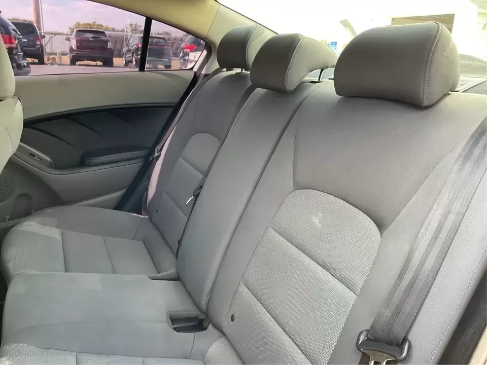 2018 Kia Forte LX (3KPFK4A73JE) with an 2L I-4 DOHC engine, 6M transmission, located at 1230 East Main St, Xenia, OH, 45385, (937) 908-9800, 39.688026, -83.910172 - Discover a world of convenience and comfort with the 2018 Kia Forte LX, an ideal sedan for budget-conscious buyers and those seeking reliable transportation in Piqua, OH. Whether you're navigating the bustling streets of downtown or taking a scenic drive along the Great Miami River, this versatile v - Photo#10