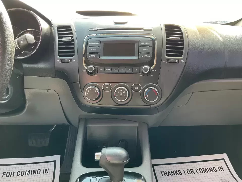 2018 Kia Forte LX (3KPFK4A73JE) with an 2L I-4 DOHC engine, 6M transmission, located at 1230 East Main St, Xenia, OH, 45385, (937) 908-9800, 39.688026, -83.910172 - Discover a world of convenience and comfort with the 2018 Kia Forte LX, an ideal sedan for budget-conscious buyers and those seeking reliable transportation in Piqua, OH. Whether you're navigating the bustling streets of downtown or taking a scenic drive along the Great Miami River, this versatile v - Photo#13