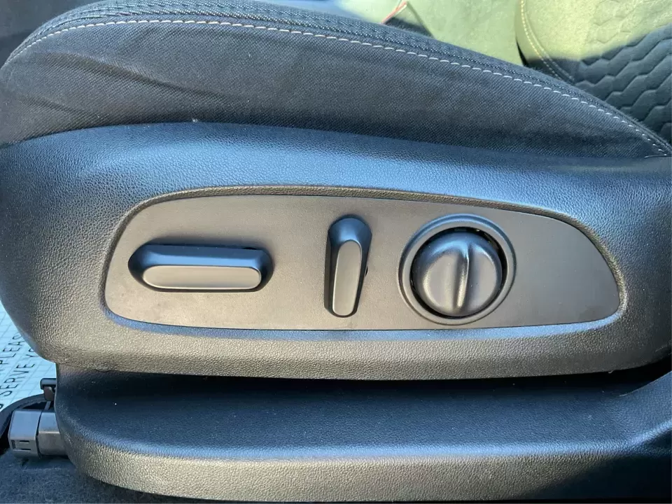 2019 Chevrolet Equinox LT (3GNAXKEV7KS) with an 1.5L I-4 gasoline direct injection engine, 6A transmission, located at 1099 N County Rd 25A , Troy, OH, 45373, (937) 908-9800, 40.057079, -84.212883 - **Adventure Awaits with the 2019 Chevrolet Equinox LT at Advantage Car and Credit Piqua, OH!**<br /> <br /> Are you ready to elevate your daily commute or embark on exciting weekend adventures? Look no further than this stunning 2019 Chevrolet Equinox LT, available at Advantage Car and Credit in Pi - Photo#18