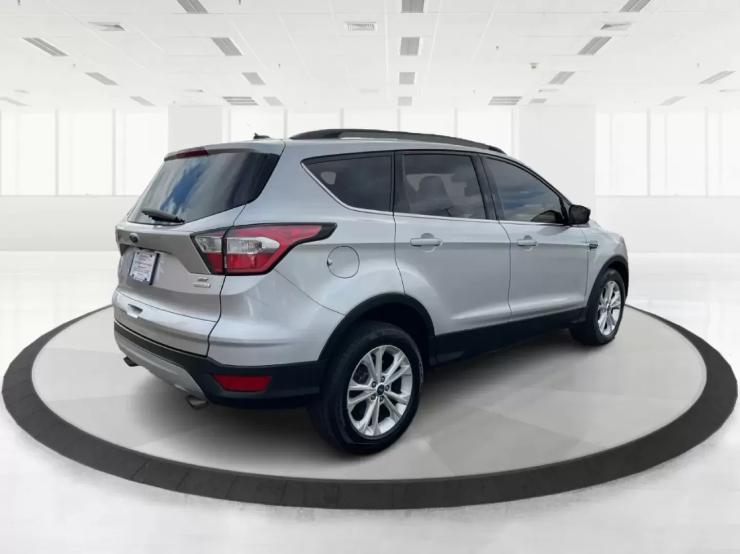 2018 Ford Escape SE (1FMCU0GD0JU) with an Other engine, located at 4508 South Dixie Dr, Moraine, OH, 45439, (937) 908-9800, 39.689976, -84.218452 - **Adventure Awaits: Your Perfect 2018 Ford Escape SE at Advantage Car and Credit Moraine**<br /> <br /> Are you ready to elevate your daily commute and weekend adventures? Discover a lifestyle of convenience and comfort with the 2018 Ford Escape SE available now at Advantage Car and Credit Moraine - Photo#2