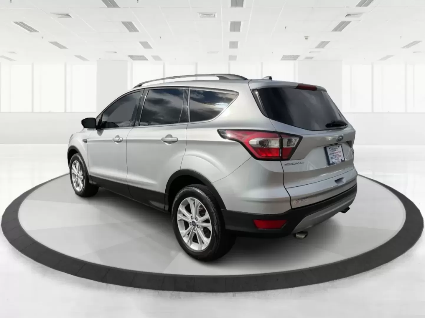 2018 Ford Escape SE (1FMCU0GD0JU) with an Other engine, located at 4508 South Dixie Dr, Moraine, OH, 45439, (937) 908-9800, 39.689976, -84.218452 - **Adventure Awaits: Your Perfect 2018 Ford Escape SE at Advantage Car and Credit Moraine**<br /> <br /> Are you ready to elevate your daily commute and weekend adventures? Discover a lifestyle of convenience and comfort with the 2018 Ford Escape SE available now at Advantage Car and Credit Moraine - Photo#4