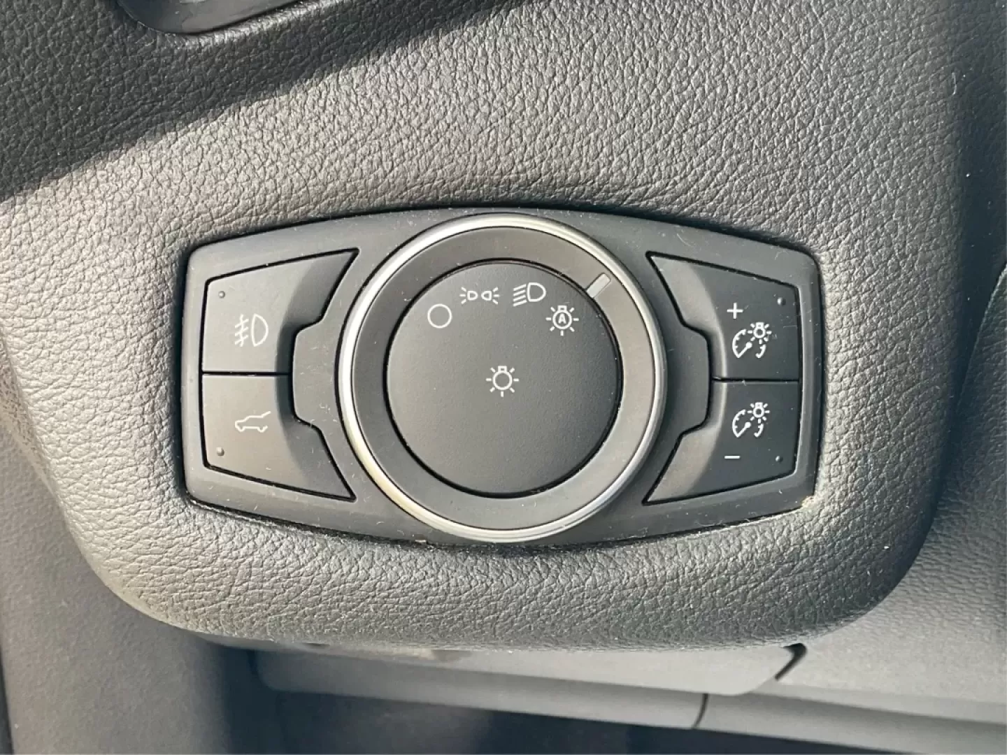 2018 Ford Escape SE (1FMCU0GD0JU) with an Other engine, located at 4508 South Dixie Dr, Moraine, OH, 45439, (937) 908-9800, 39.689976, -84.218452 - **Adventure Awaits: Your Perfect 2018 Ford Escape SE at Advantage Car and Credit Moraine**<br /> <br /> Are you ready to elevate your daily commute and weekend adventures? Discover a lifestyle of convenience and comfort with the 2018 Ford Escape SE available now at Advantage Car and Credit Moraine - Photo#17