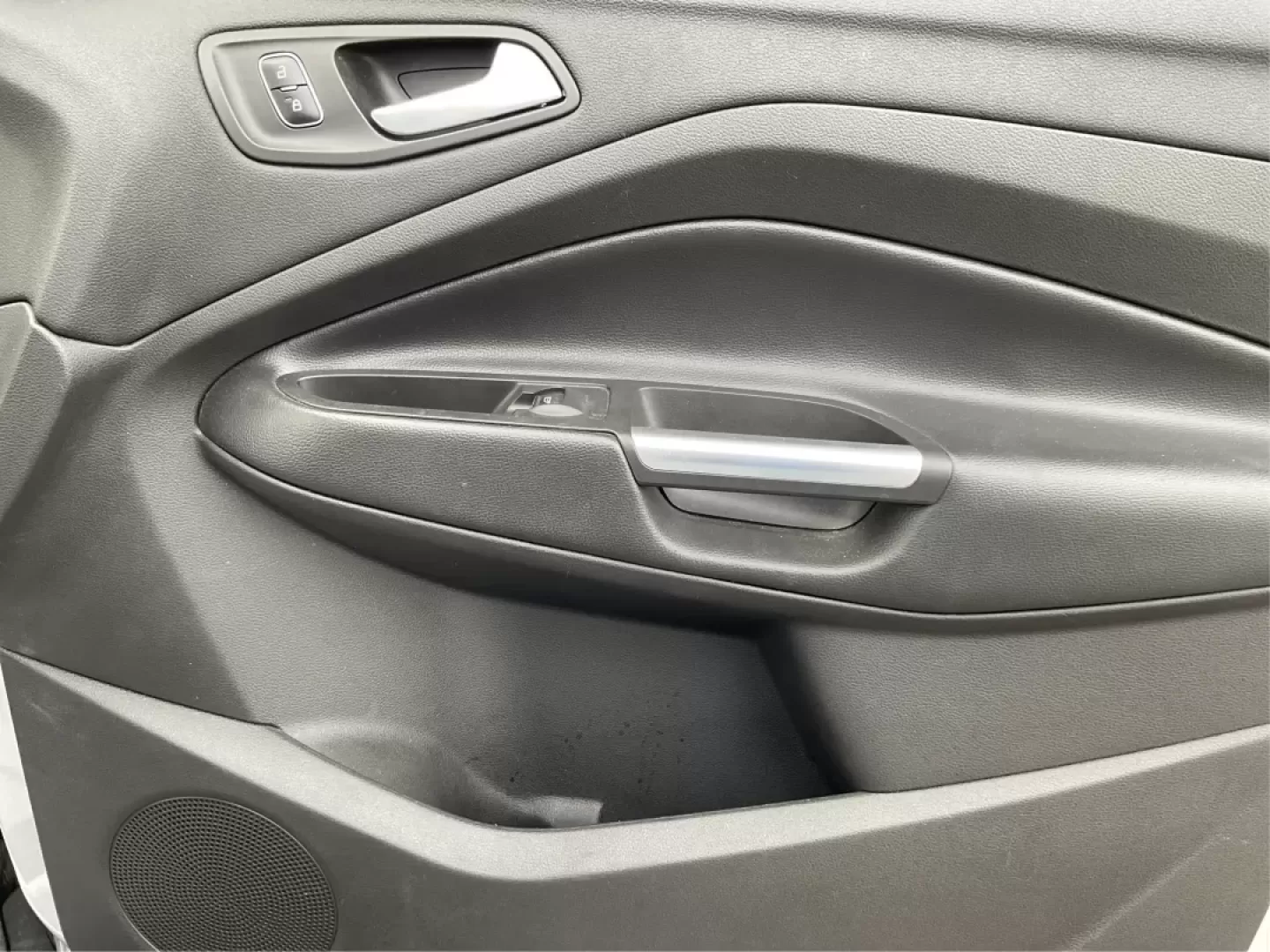 2018 Ford Escape SE (1FMCU0GD0JU) with an Other engine, located at 4508 South Dixie Dr, Moraine, OH, 45439, (937) 908-9800, 39.689976, -84.218452 - **Adventure Awaits: Your Perfect 2018 Ford Escape SE at Advantage Car and Credit Moraine**<br /> <br /> Are you ready to elevate your daily commute and weekend adventures? Discover a lifestyle of convenience and comfort with the 2018 Ford Escape SE available now at Advantage Car and Credit Moraine - Photo#20