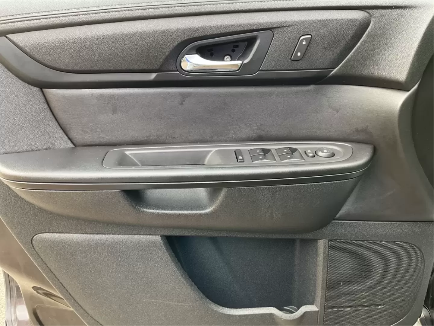 2016 Chevrolet Traverse 1LT (1GNKVGKD5GJ) with an 3.6L V-6 gasoline direct injection engine, located at 1230 East Main St, Xenia, OH, 45385, (937) 908-9800, 39.688026, -83.910172 - ### Experience Adventure Every Day in the 2016 Chevrolet Traverse<br /> <br /> Are you ready to elevate your family adventures or daily commutes in a vehicle that seamlessly combines comfort, space, and capability? The 2016 Chevrolet Traverse is not just an SUV; it's your ticket to unforgettable roa - Photo#19