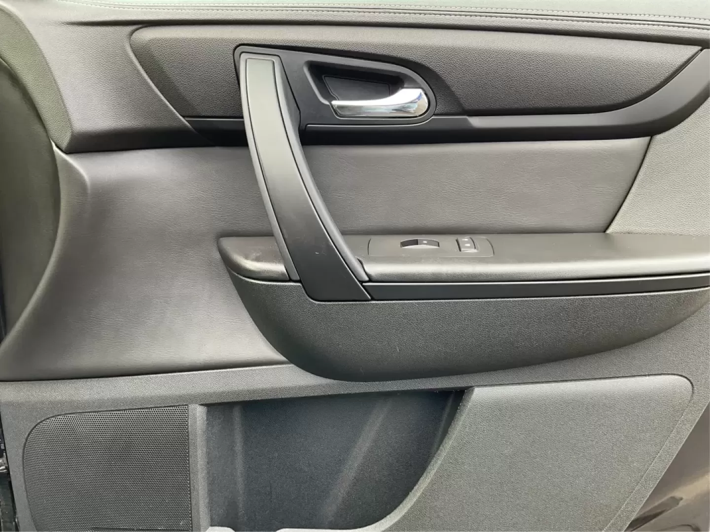 2016 Chevrolet Traverse 1LT (1GNKVGKD5GJ) with an 3.6L V-6 gasoline direct injection engine, located at 1230 East Main St, Xenia, OH, 45385, (937) 908-9800, 39.688026, -83.910172 - ### Experience Adventure Every Day in the 2016 Chevrolet Traverse<br /> <br /> Are you ready to elevate your family adventures or daily commutes in a vehicle that seamlessly combines comfort, space, and capability? The 2016 Chevrolet Traverse is not just an SUV; it's your ticket to unforgettable roa - Photo#20