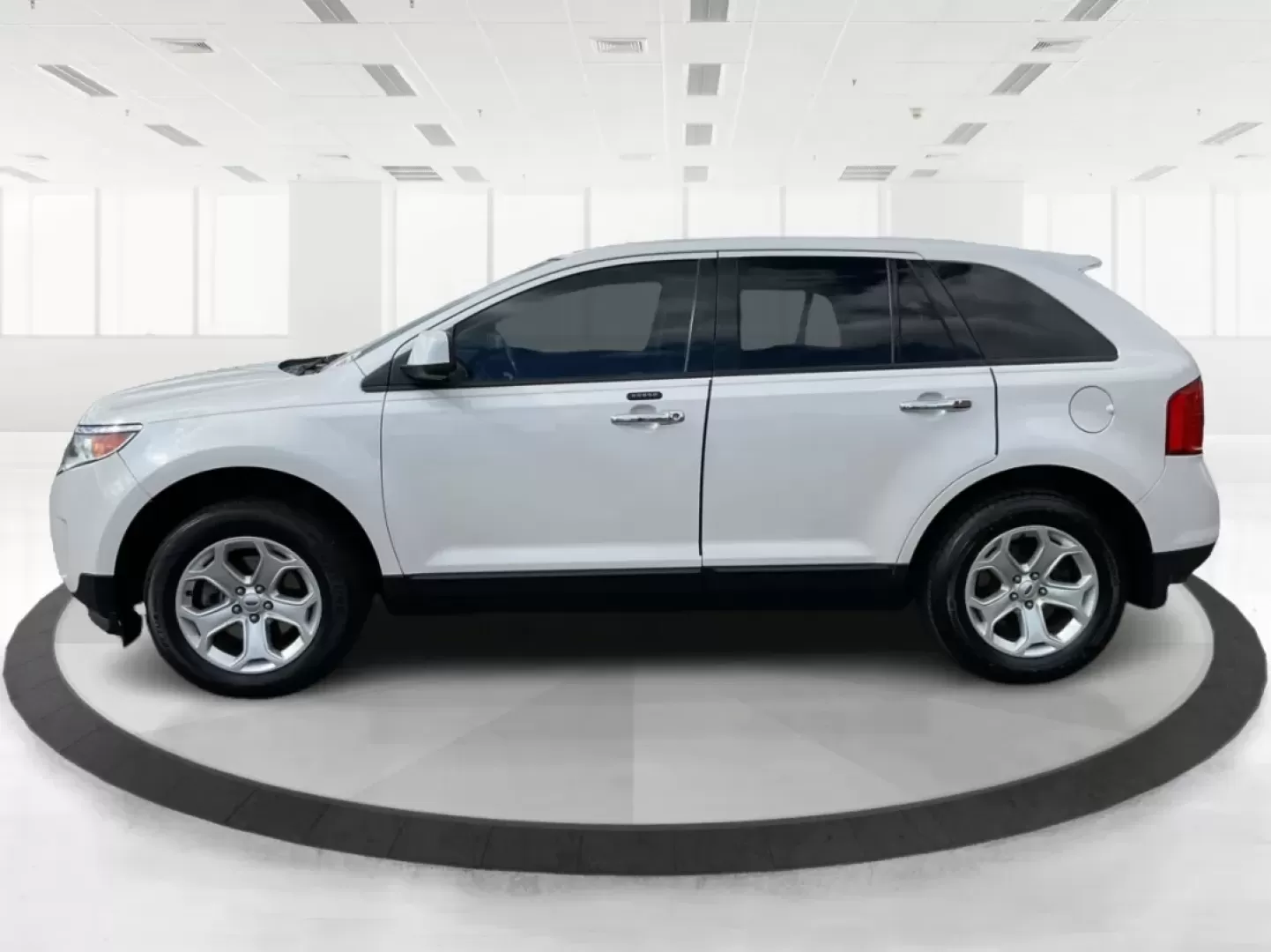2011 Ford Edge SEL FWD (2FMDK3JC4BB) with an 3.5L V6 DOHC 24V engine, 6-Speed Automatic transmission, located at 401 Woodman Dr, Riverside, OH, 45431, (937) 908-9800, 39.760899, -84.123421 - **Experience the Ultimate Family Adventure with the 2011 Ford Edge SEL at Advantage Car and Credit - Riverside!**<br /> <br /> Are you ready to embark on your next family road trip or weekend adventure? The 2011 Ford Edge SEL is your perfect companion for all of life's journeys, whether you're headi - Photo#5