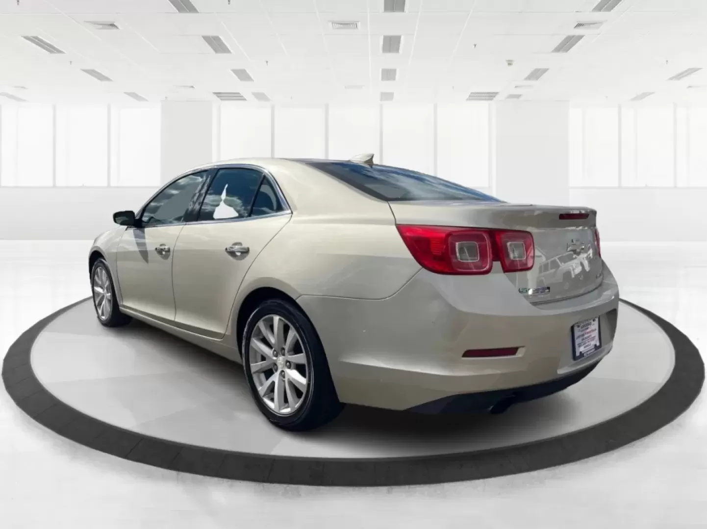 2016 Chevrolet Malibu Limited LTZ (1G11E5SAXGF) with an 2.5L I-4 gasoline direct injection engine, located at 401 Woodman Dr, Riverside, OH, 45431, (937) 908-9800, 39.760899, -84.123421 - **Unleash Your Daily Drive with the 2016 Chevrolet Malibu Limited LTZ at Advantage Car and Credit - Riverside! Perfect for Commuters and Families Alike!**<br /> <br /> Are you in the market for a reliable sedan that combines style, comfort, and technology? Look no further! The 2016 Chevrolet Malibu - Photo#4