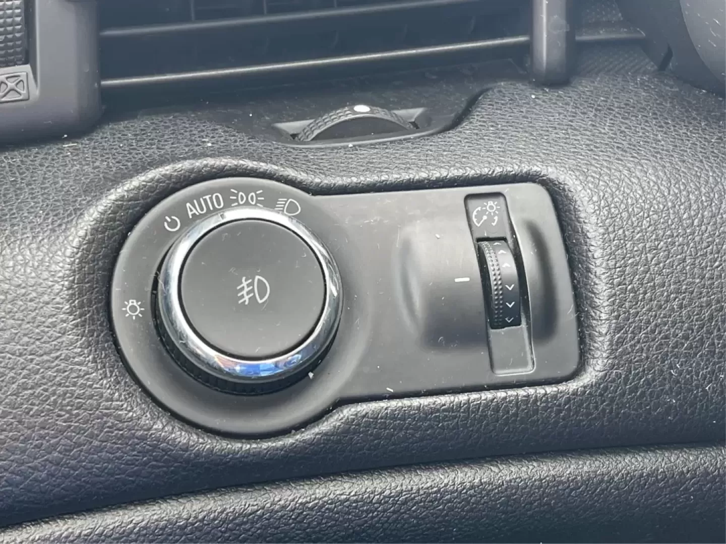 2016 Chevrolet Malibu Limited LTZ (1G11E5SAXGF) with an 2.5L I-4 gasoline direct injection engine, located at 401 Woodman Dr, Riverside, OH, 45431, (937) 908-9800, 39.760899, -84.123421 - **Unleash Your Daily Drive with the 2016 Chevrolet Malibu Limited LTZ at Advantage Car and Credit - Riverside! Perfect for Commuters and Families Alike!**<br /> <br /> Are you in the market for a reliable sedan that combines style, comfort, and technology? Look no further! The 2016 Chevrolet Malibu - Photo#17