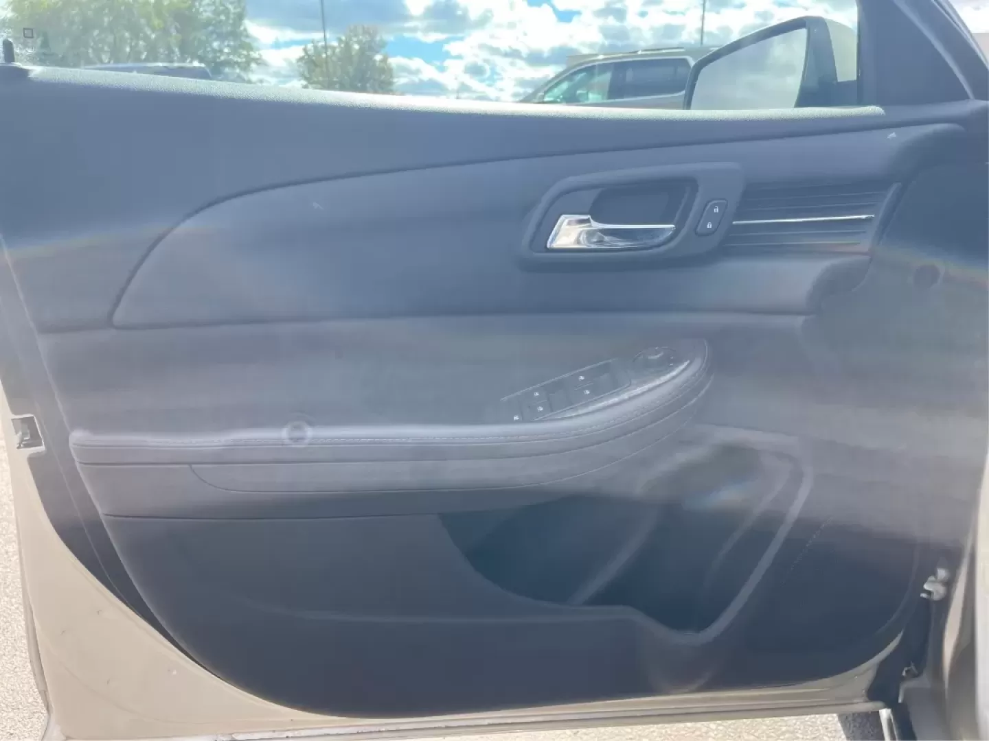 2016 Chevrolet Malibu Limited LTZ (1G11E5SAXGF) with an 2.5L I-4 gasoline direct injection engine, located at 401 Woodman Dr, Riverside, OH, 45431, (937) 908-9800, 39.760899, -84.123421 - **Unleash Your Daily Drive with the 2016 Chevrolet Malibu Limited LTZ at Advantage Car and Credit - Riverside! Perfect for Commuters and Families Alike!**<br /> <br /> Are you in the market for a reliable sedan that combines style, comfort, and technology? Look no further! The 2016 Chevrolet Malibu - Photo#19